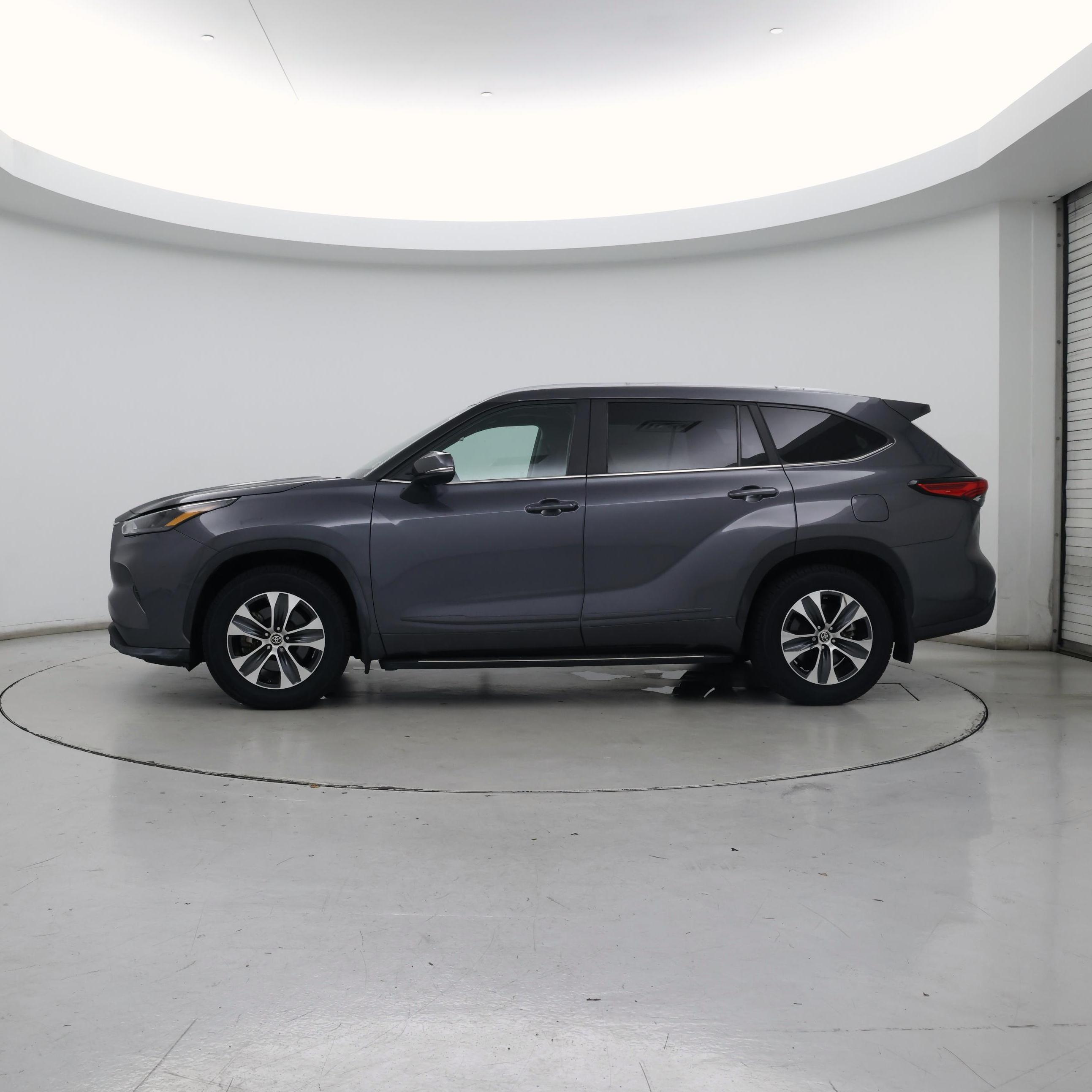 Thumbnail: 2023 Toyota Highlander - 3