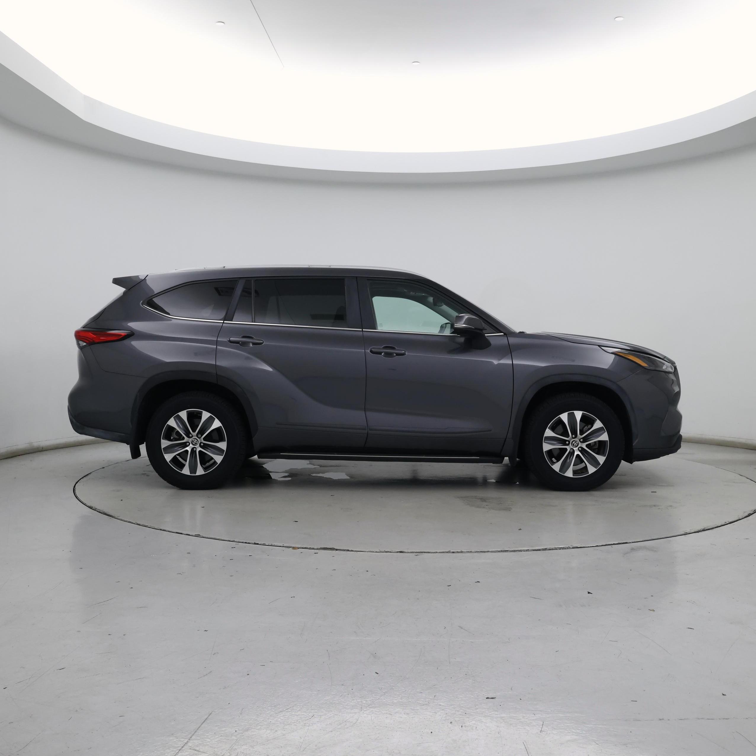 Thumbnail: 2023 Toyota Highlander - 7