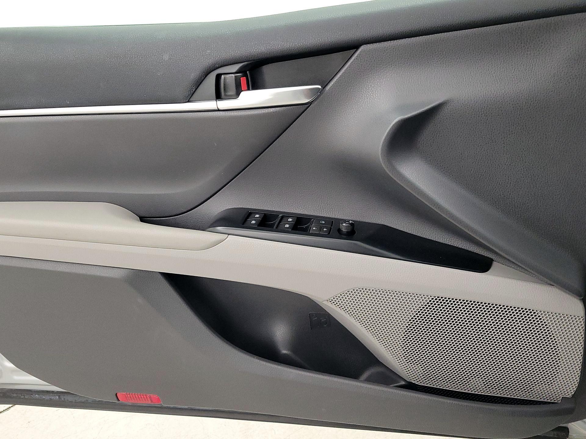 Thumbnail: 2020 Toyota Camry - 12