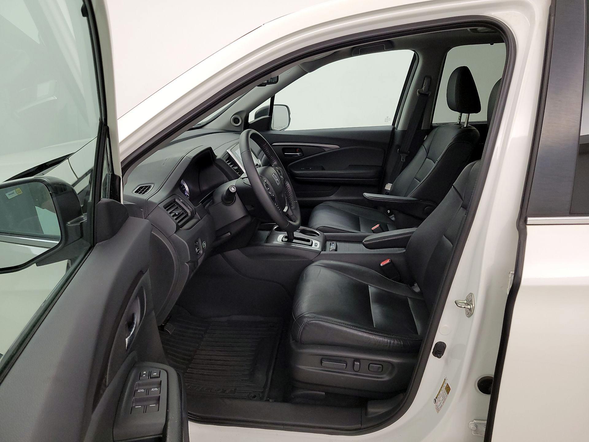 Thumbnail: 2017 Honda Pilot - 11