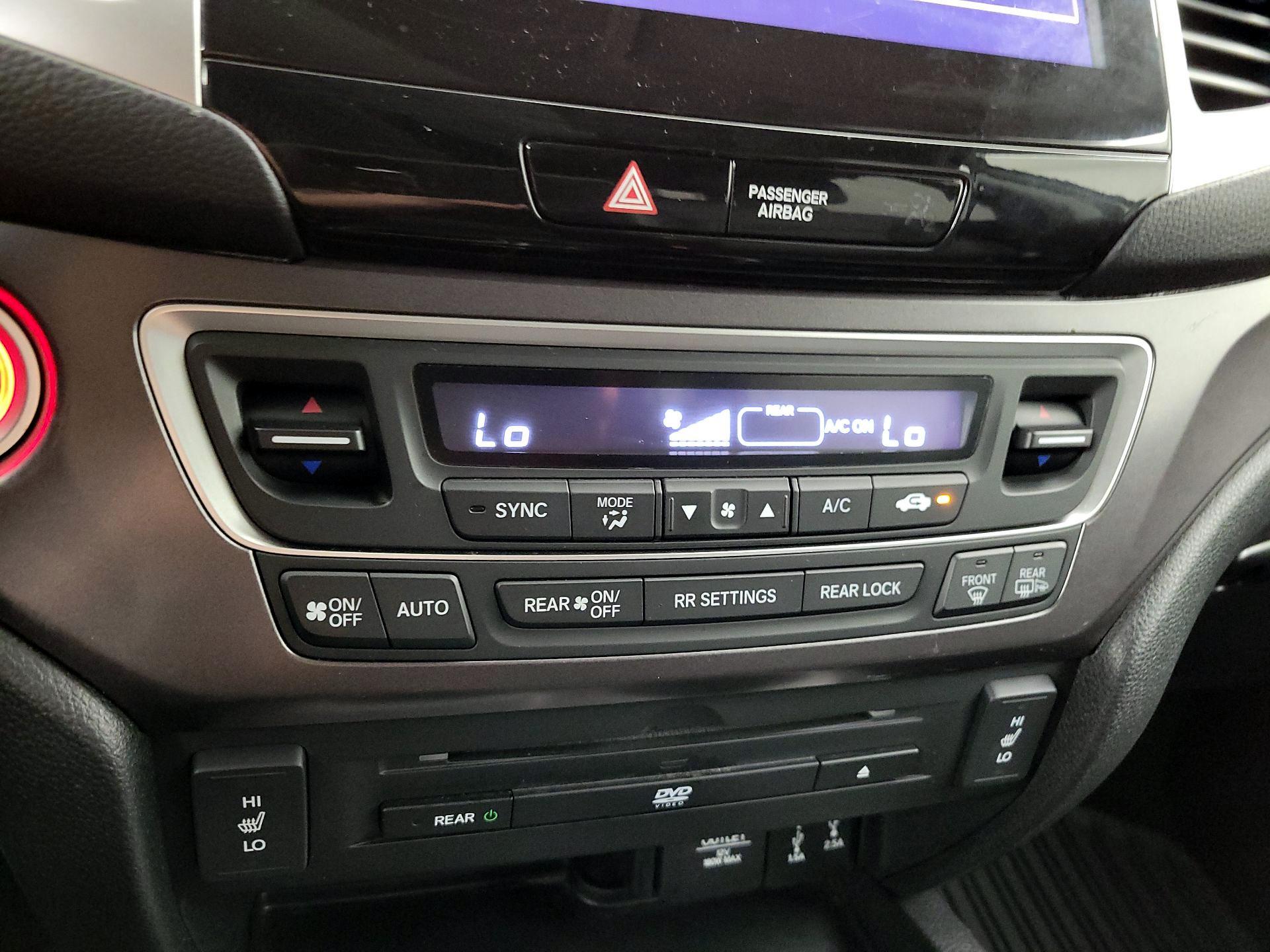Thumbnail: 2017 Honda Pilot - 16