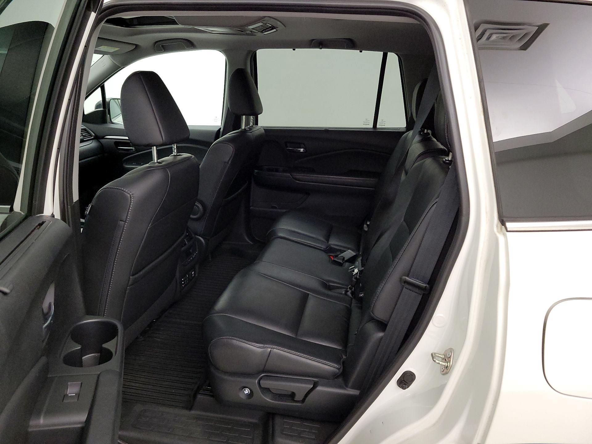 Thumbnail: 2017 Honda Pilot - 20