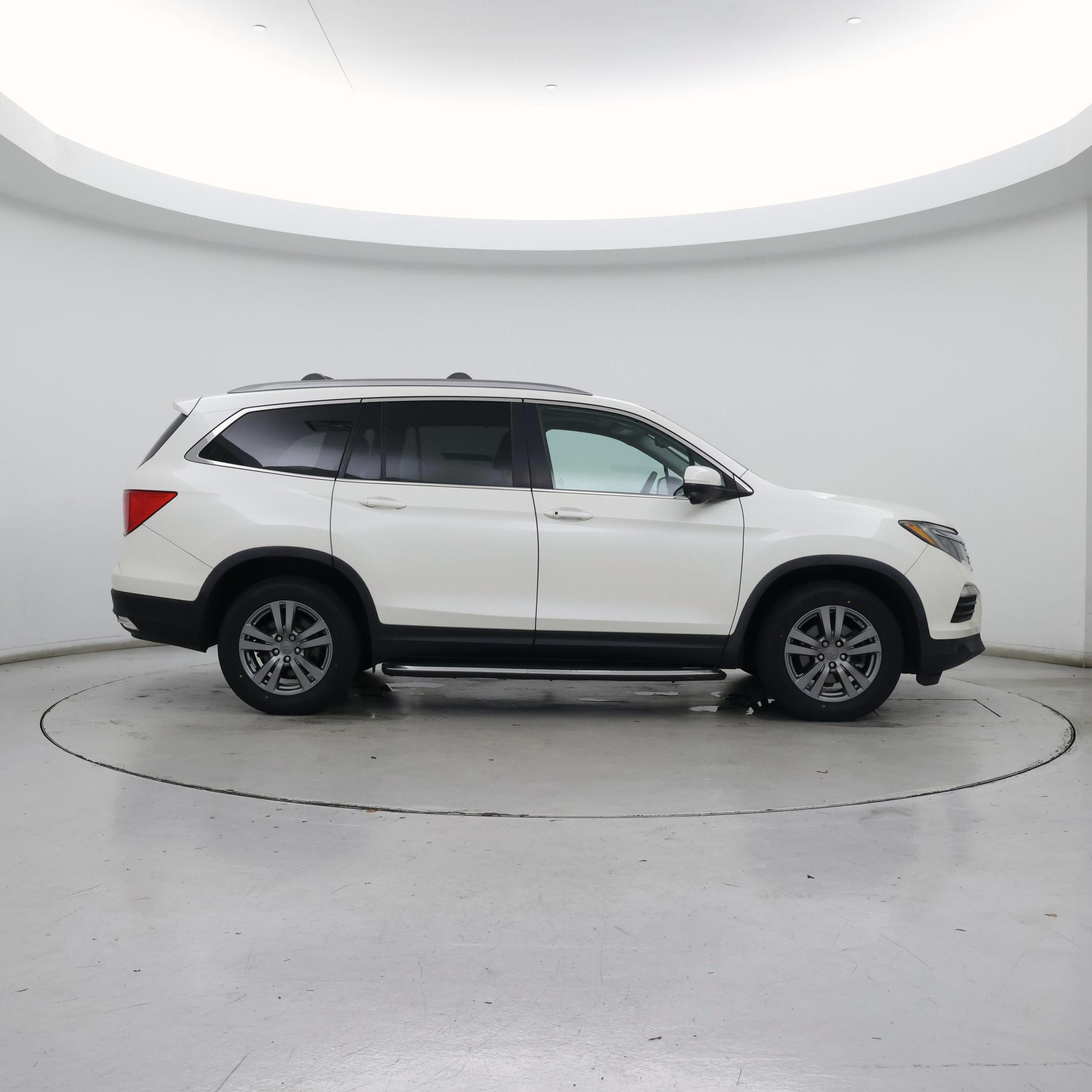 Thumbnail: 2017 Honda Pilot - 7