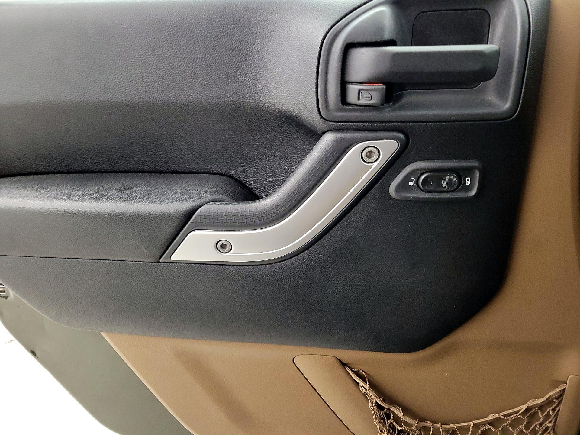 Thumbnail: 2015 Jeep Wrangler - 12