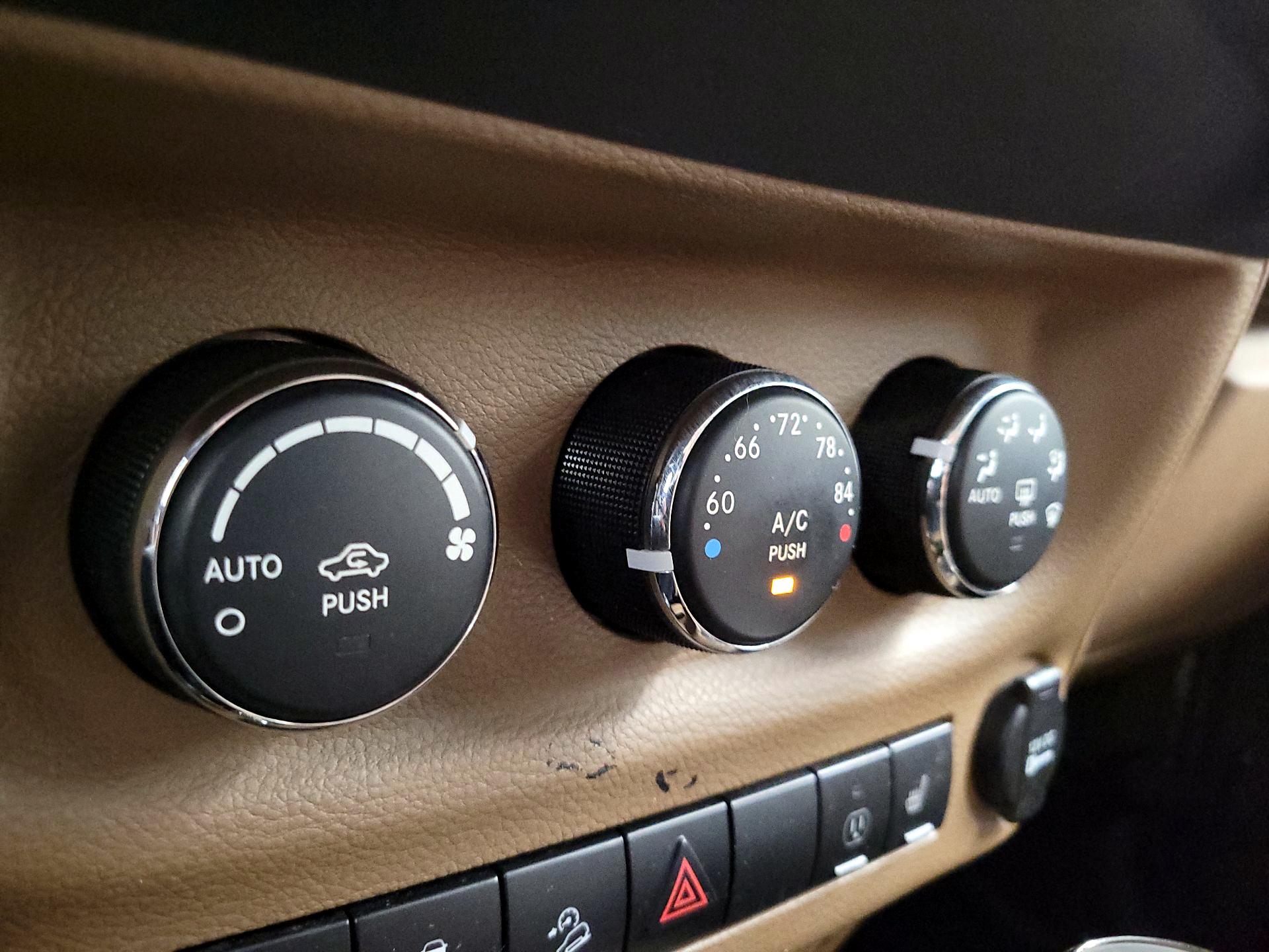 Thumbnail: 2015 Jeep Wrangler - 14