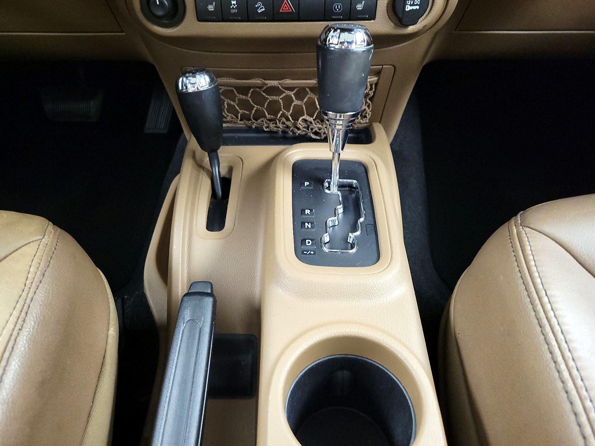 Thumbnail: 2015 Jeep Wrangler - 15