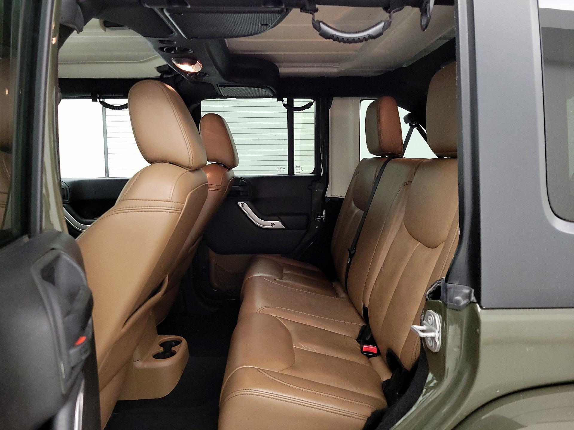 Thumbnail: 2015 Jeep Wrangler - 16