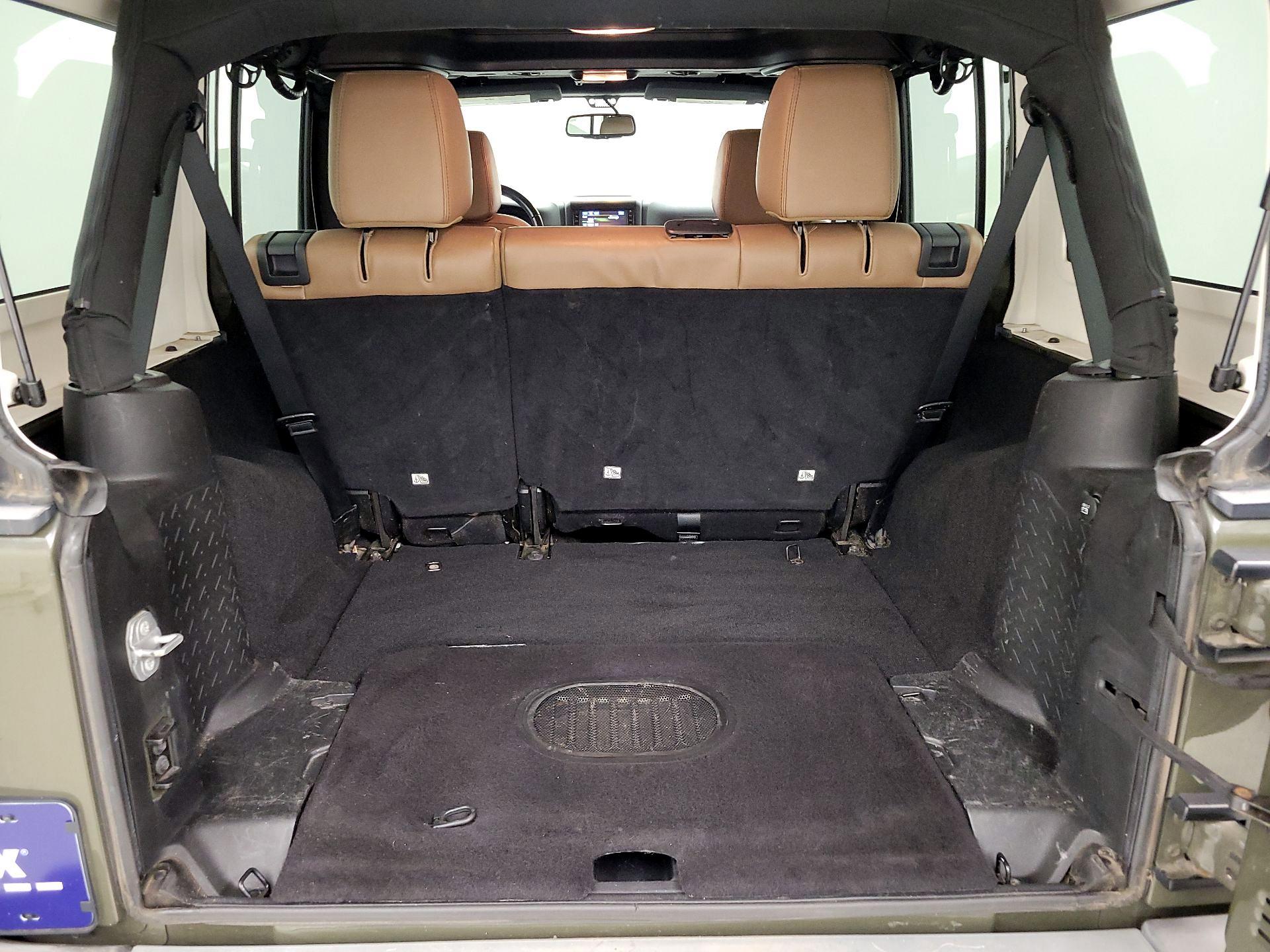 Thumbnail: 2015 Jeep Wrangler - 17