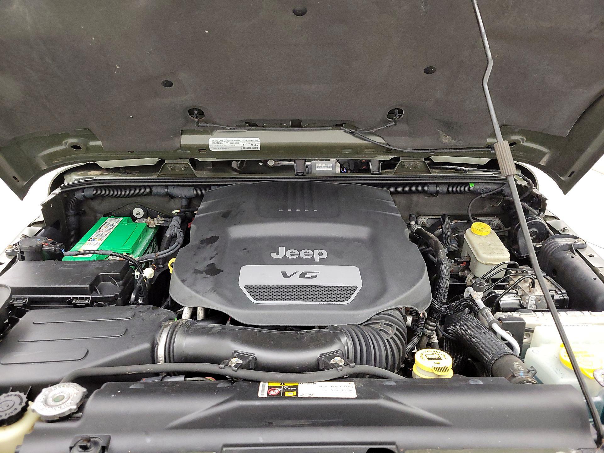 Thumbnail: 2015 Jeep Wrangler - 18