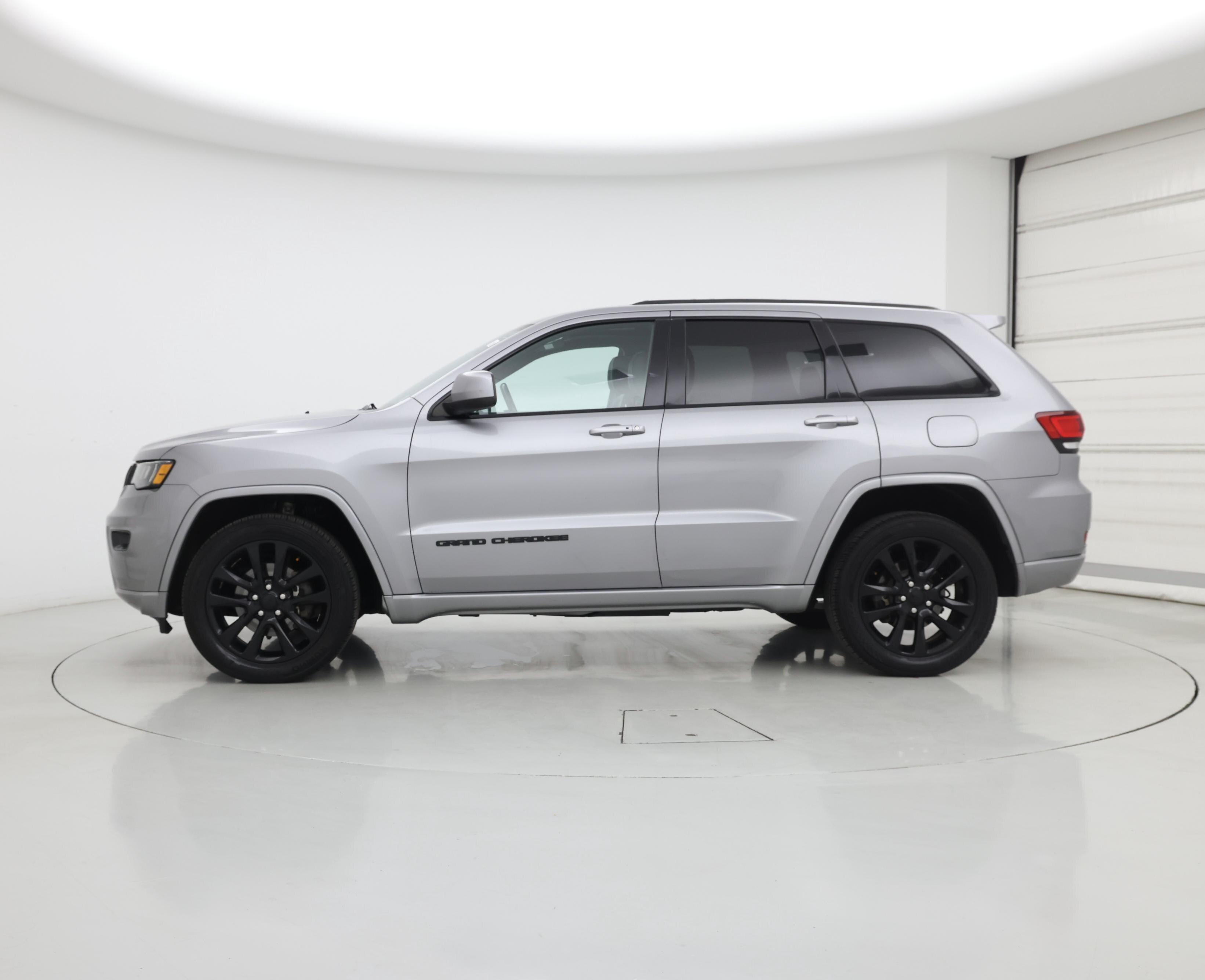 Thumbnail: 2020 Jeep Grand Cherokee - 3