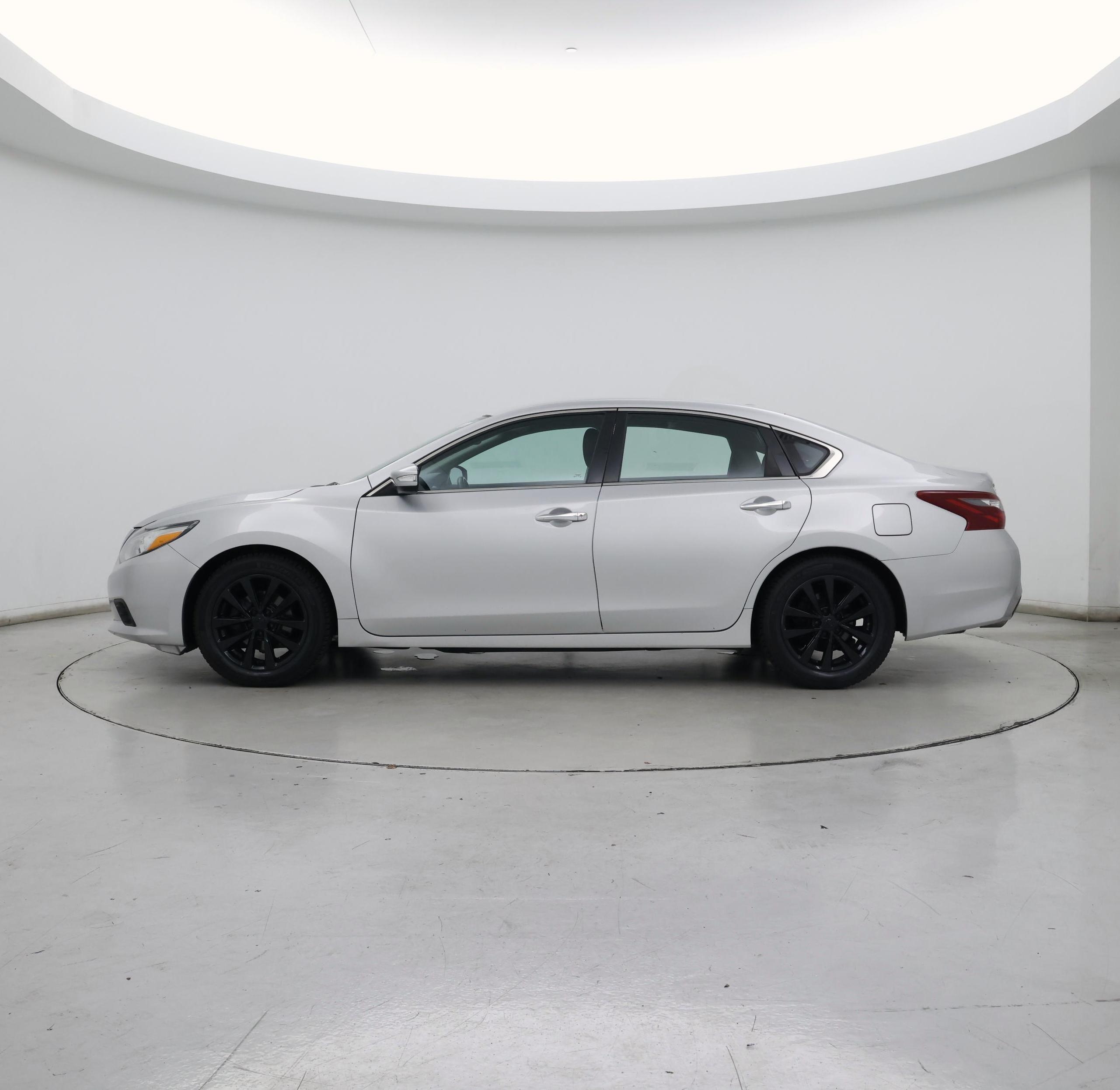 Thumbnail: 2018 Nissan Altima - 3