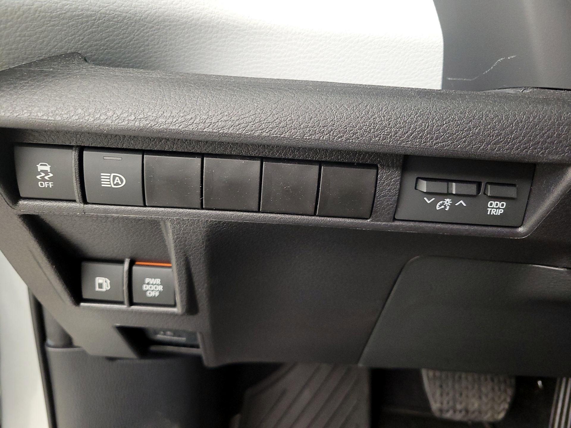 Thumbnail: 2025 Toyota Sienna - 13