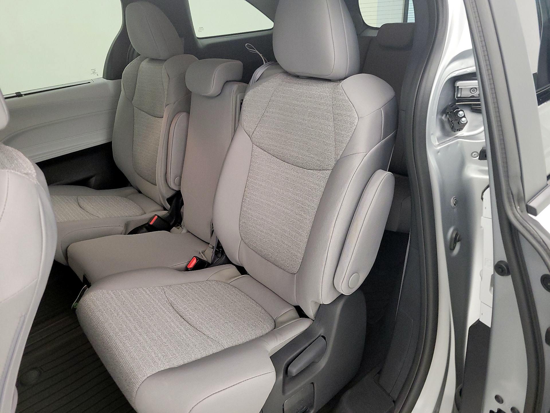 Thumbnail: 2025 Toyota Sienna - 19
