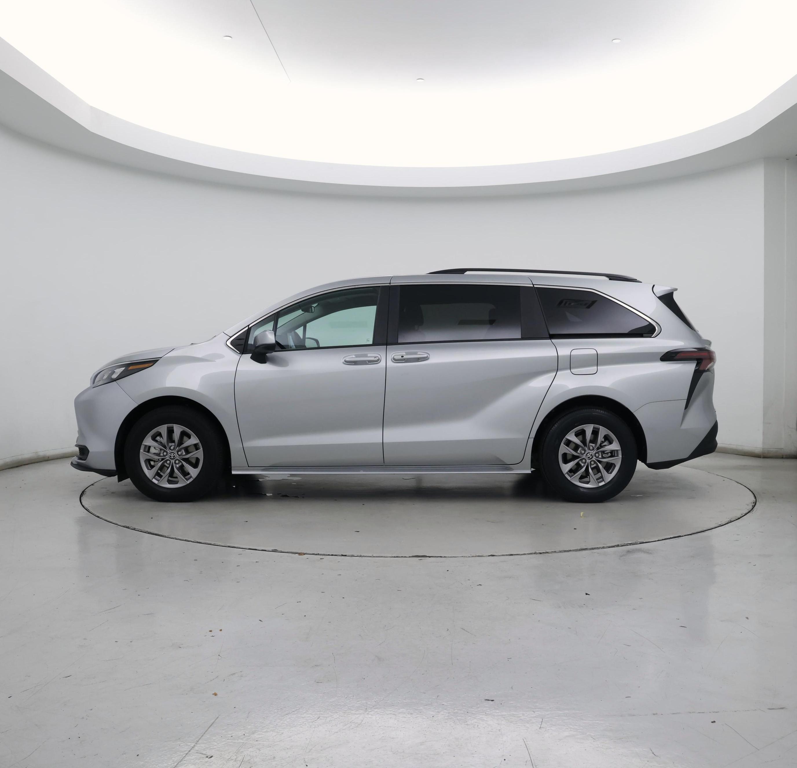 Thumbnail: 2025 Toyota Sienna - 3