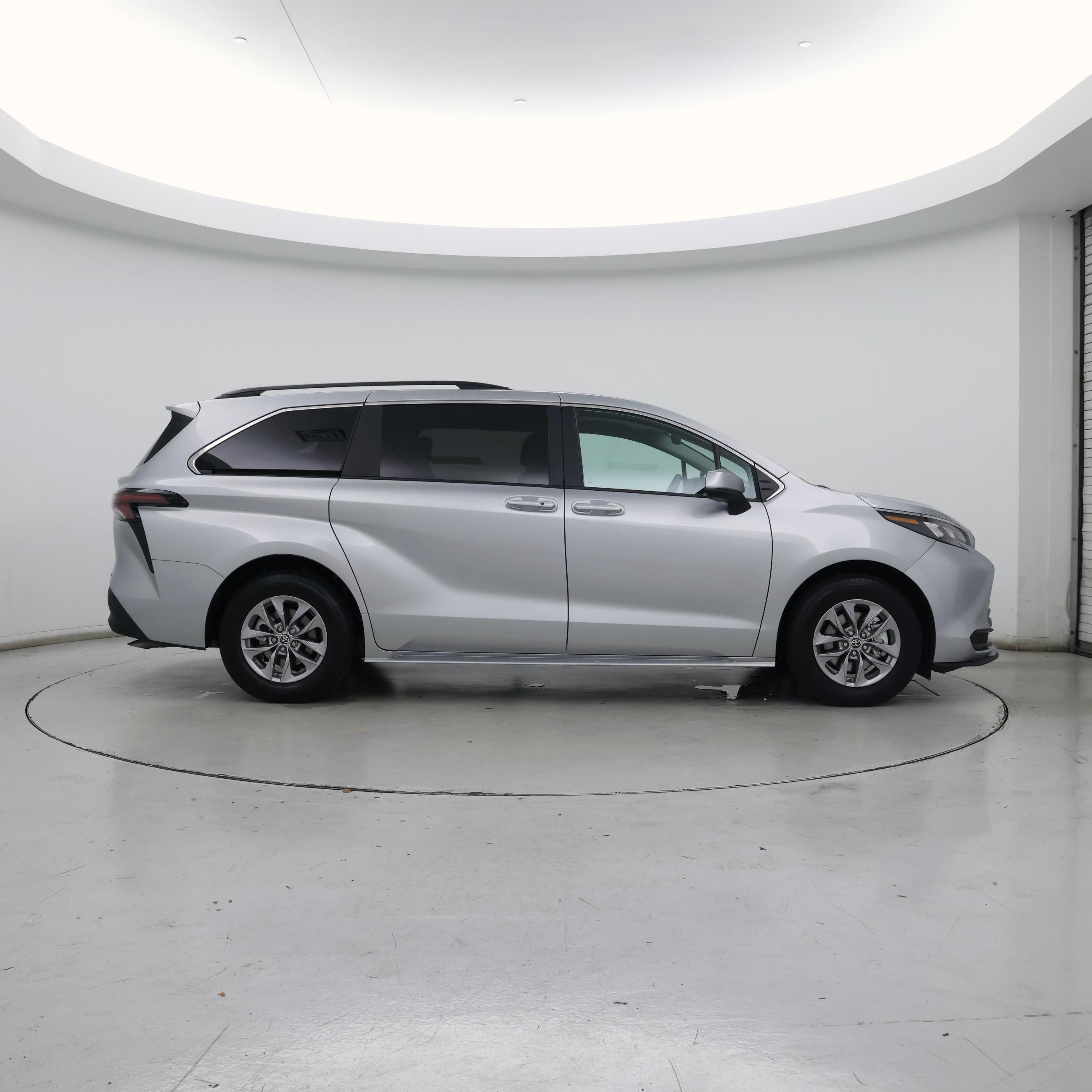 Thumbnail: 2025 Toyota Sienna - 7