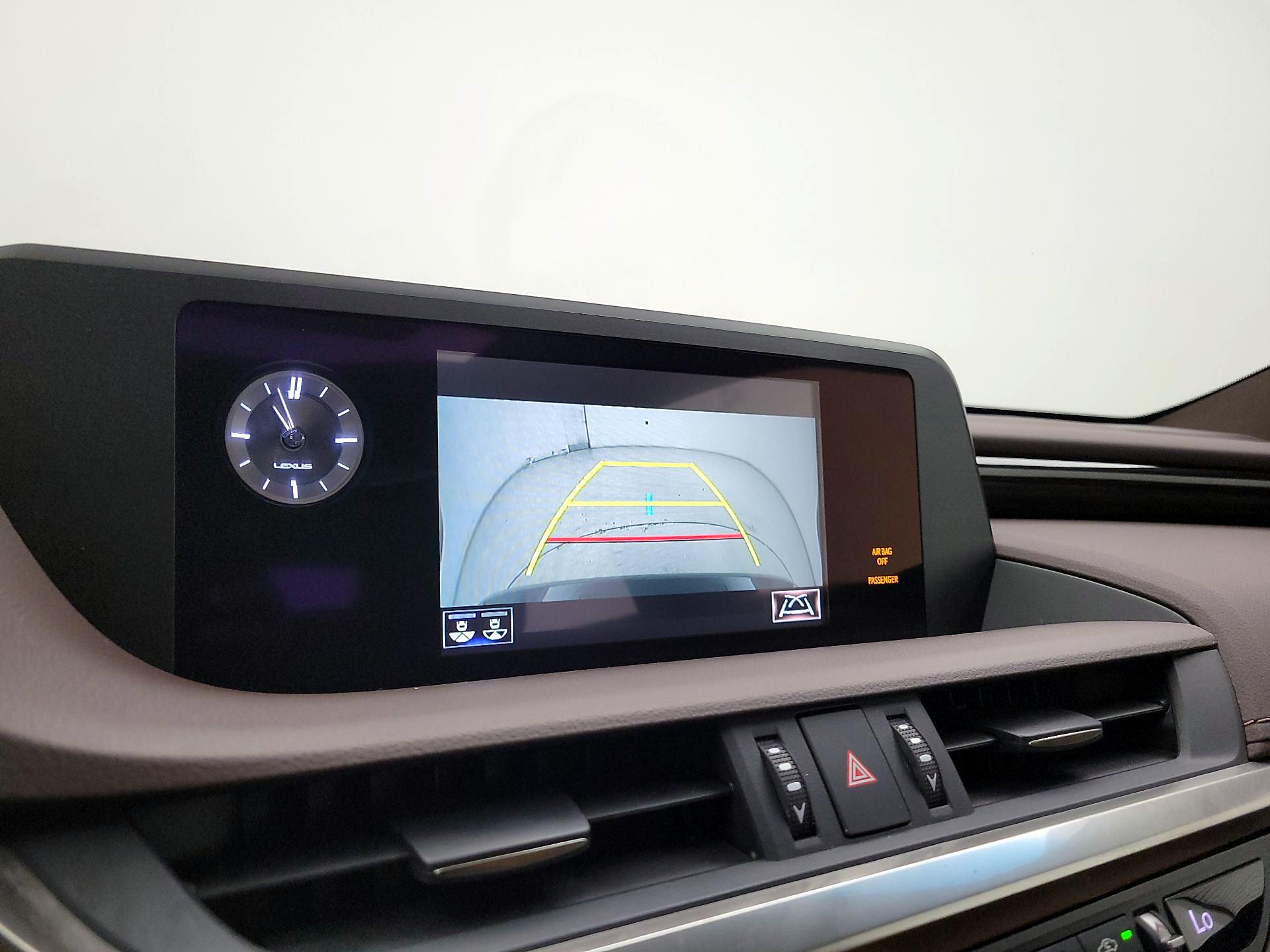 Thumbnail: 2021 Lexus ES - 14