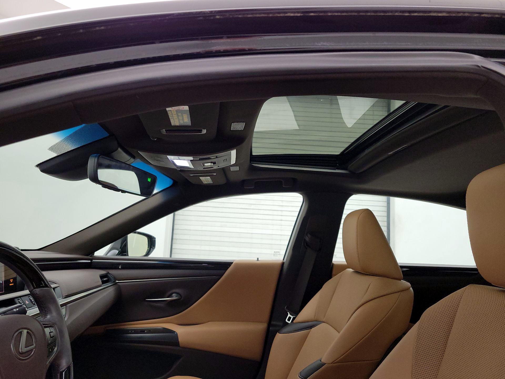 Thumbnail: 2021 Lexus ES - 19