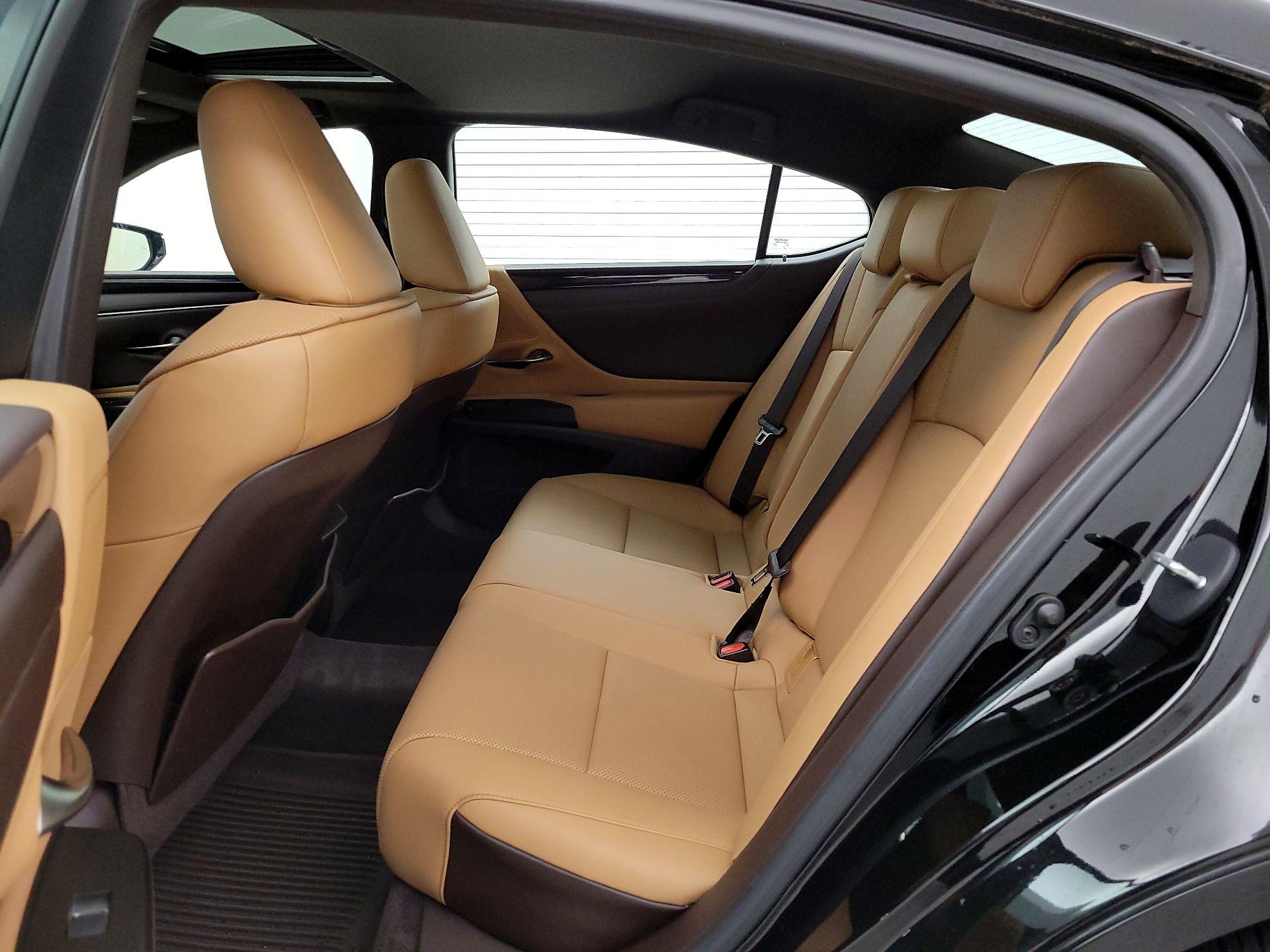 Thumbnail: 2021 Lexus ES - 20