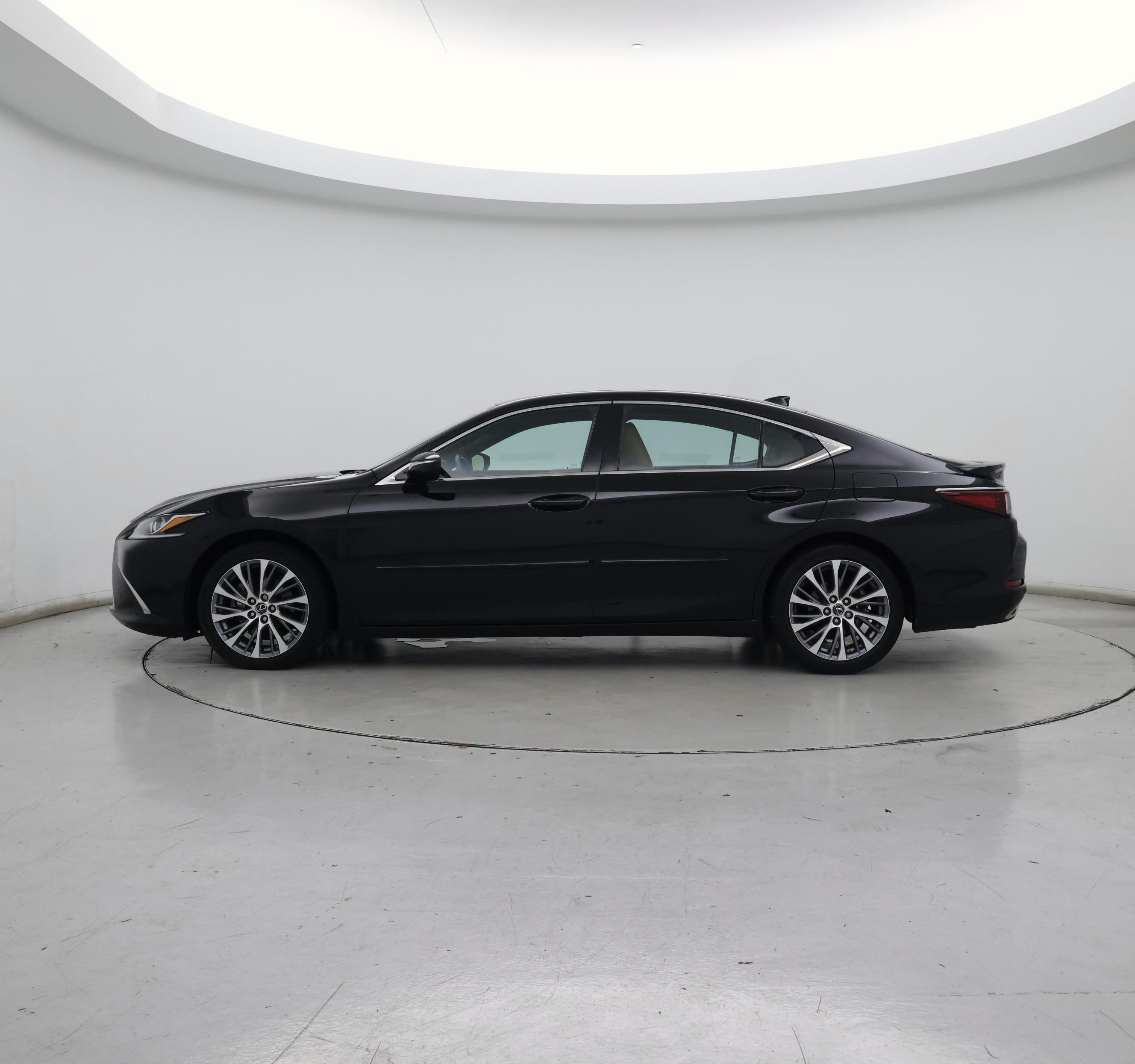 Thumbnail: 2021 Lexus ES - 3