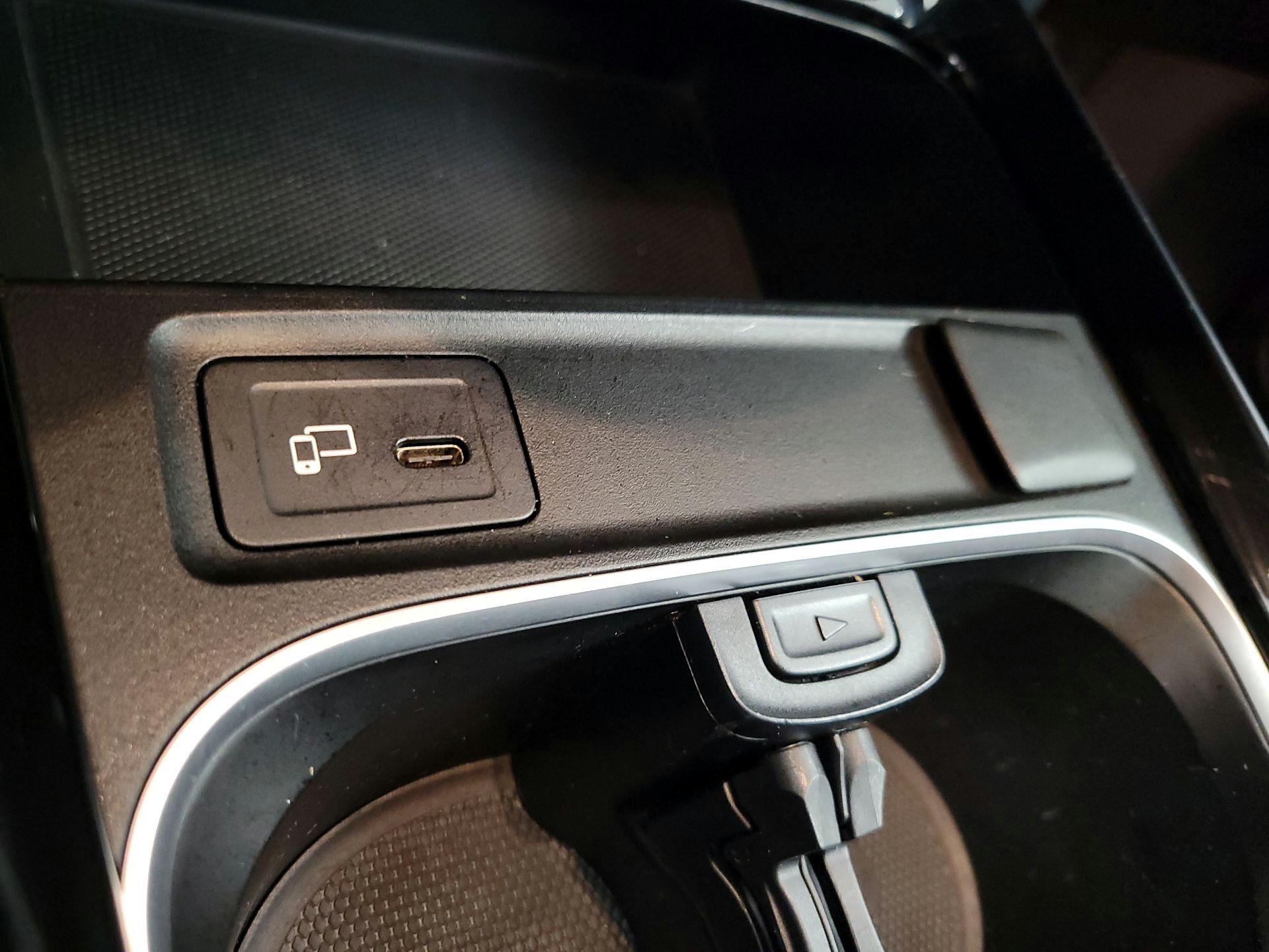 Thumbnail: 2020 Mercedes-Benz GLB - 18