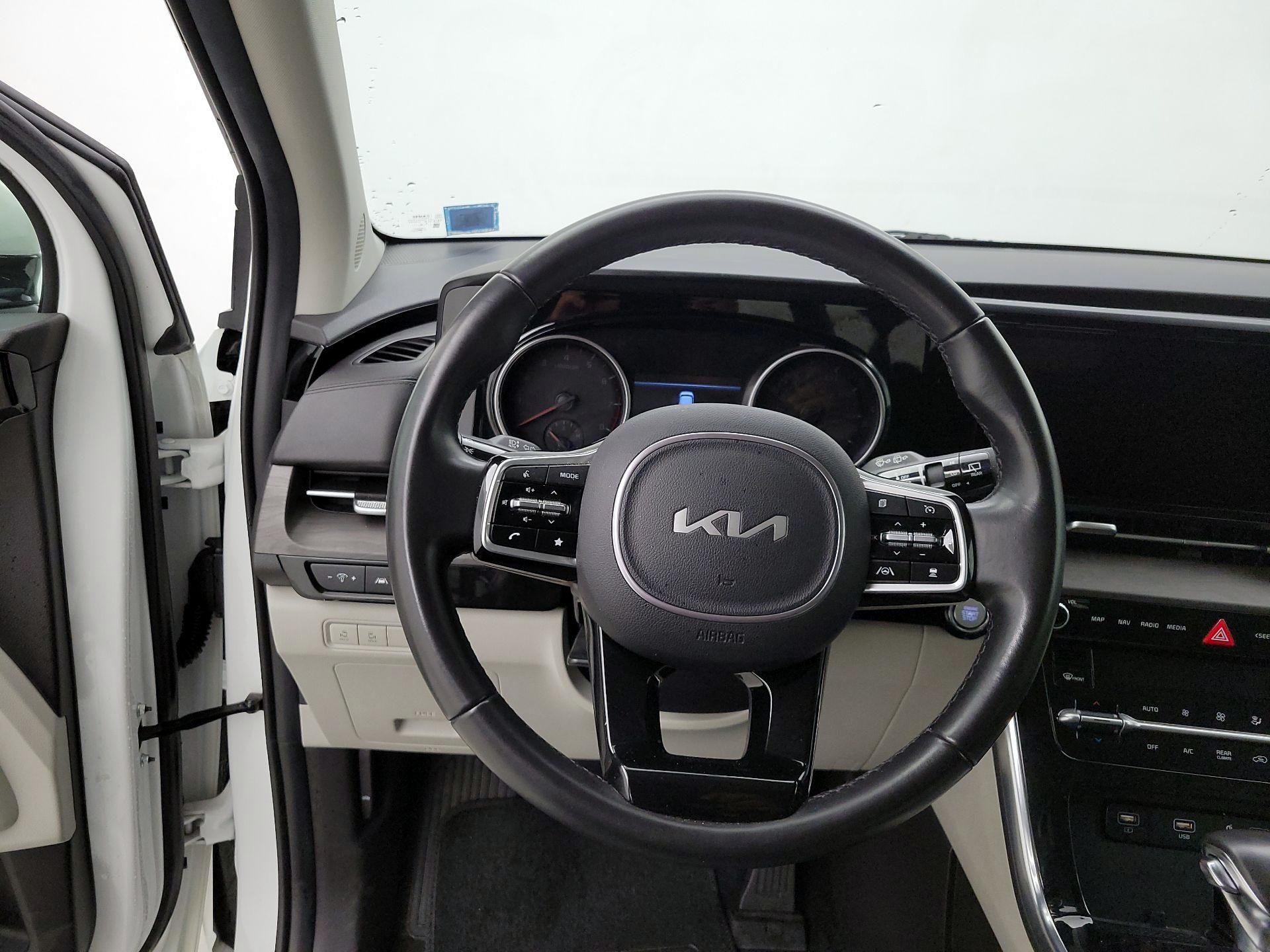 Thumbnail: 2023 Kia Carnival - 10