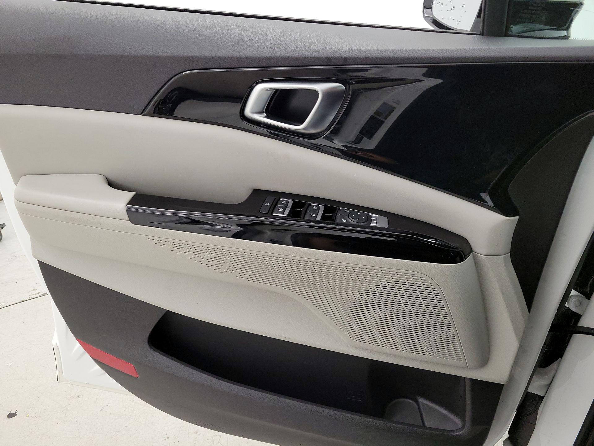 Thumbnail: 2023 Kia Carnival - 12