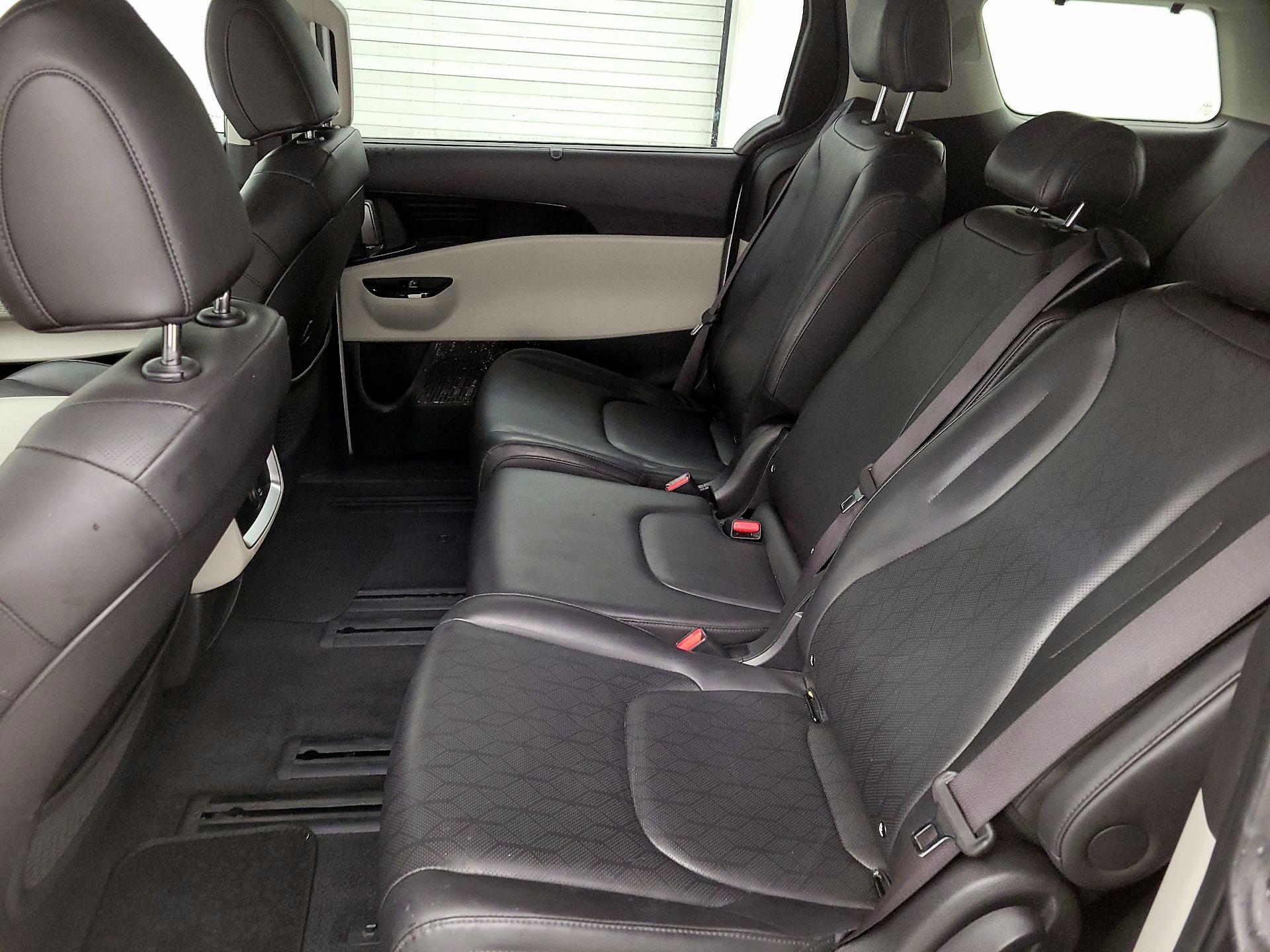 Thumbnail: 2023 Kia Carnival - 20