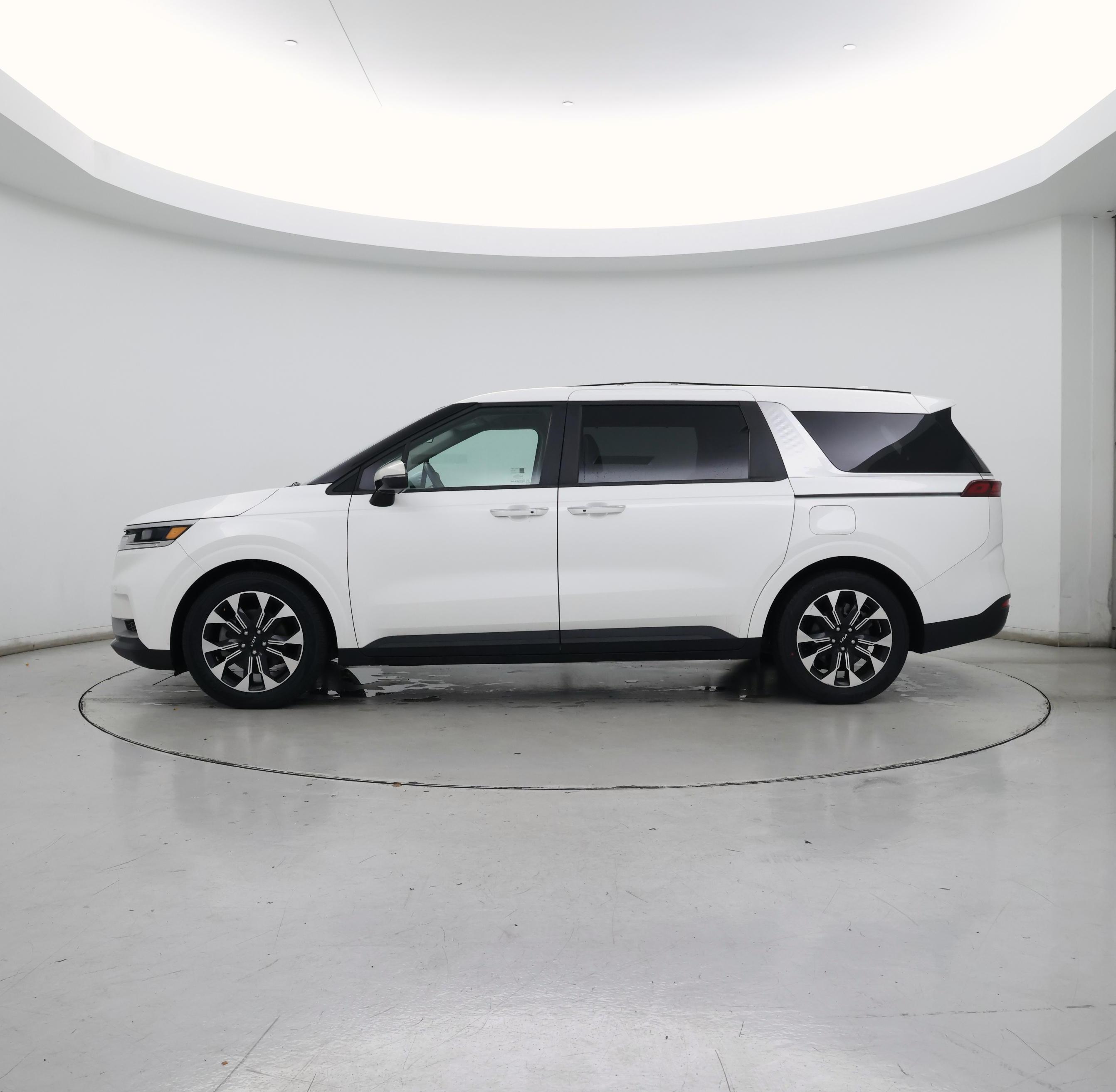 Thumbnail: 2023 Kia Carnival - 3