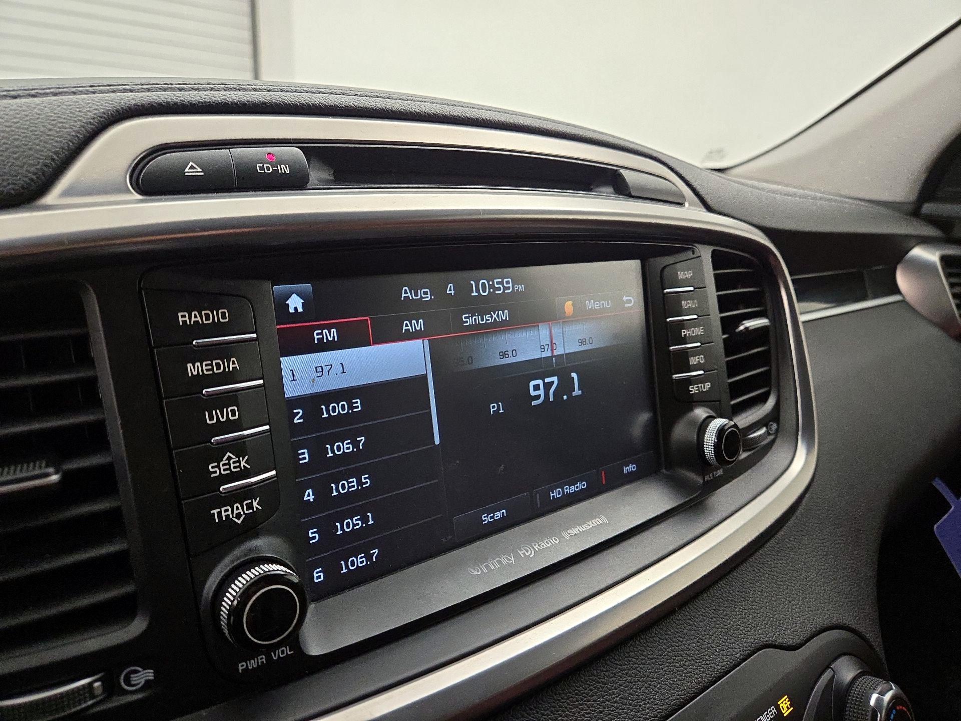 Thumbnail: 2017 Kia Sorento - 16