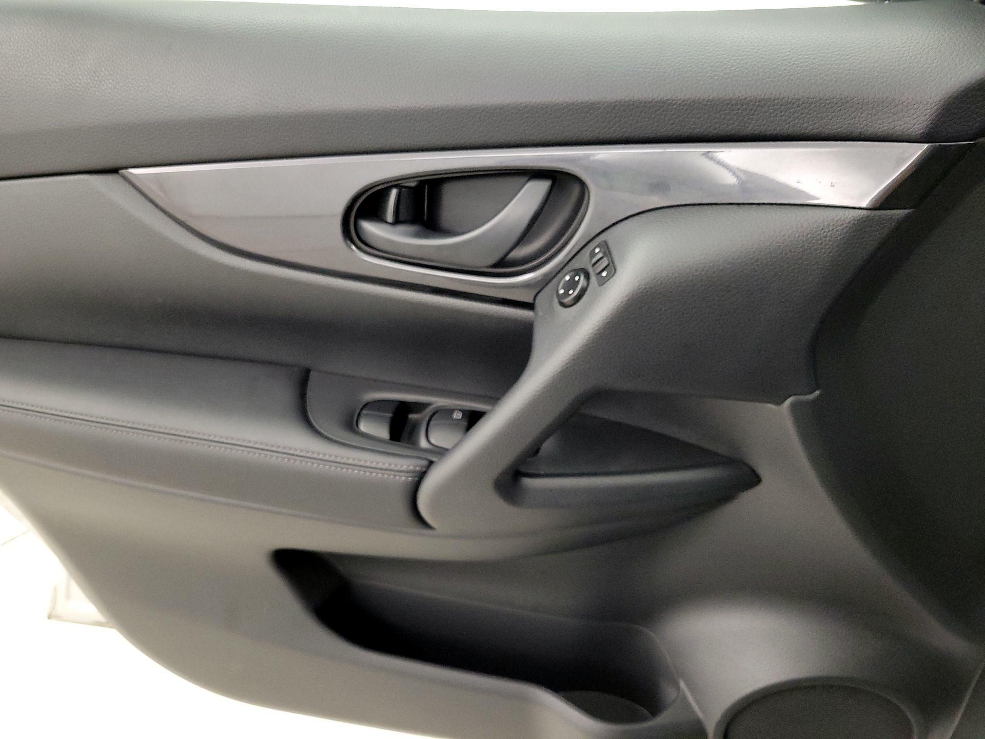 Thumbnail: 2019 Nissan Rogue - 12