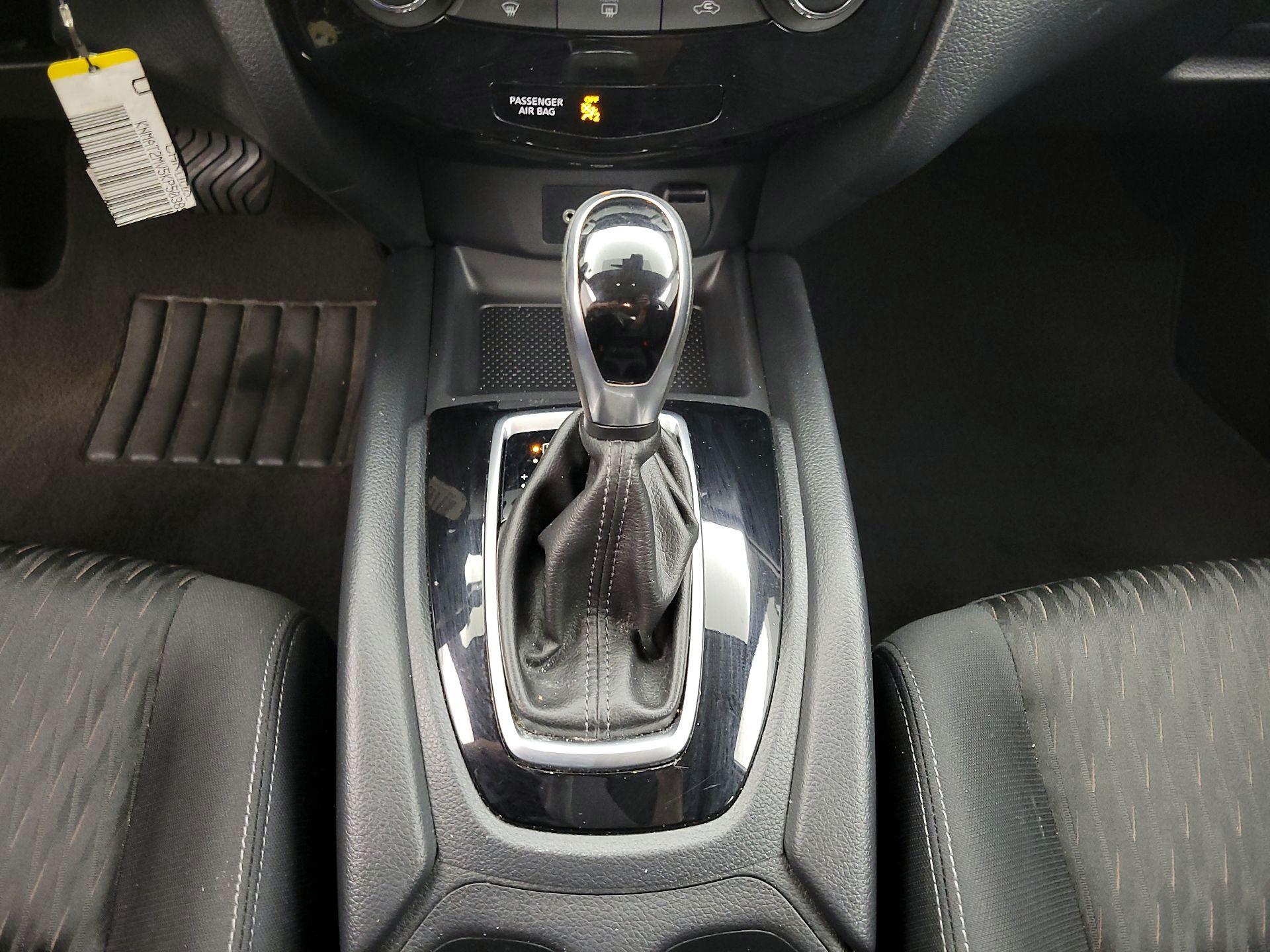 Thumbnail: 2019 Nissan Rogue - 17