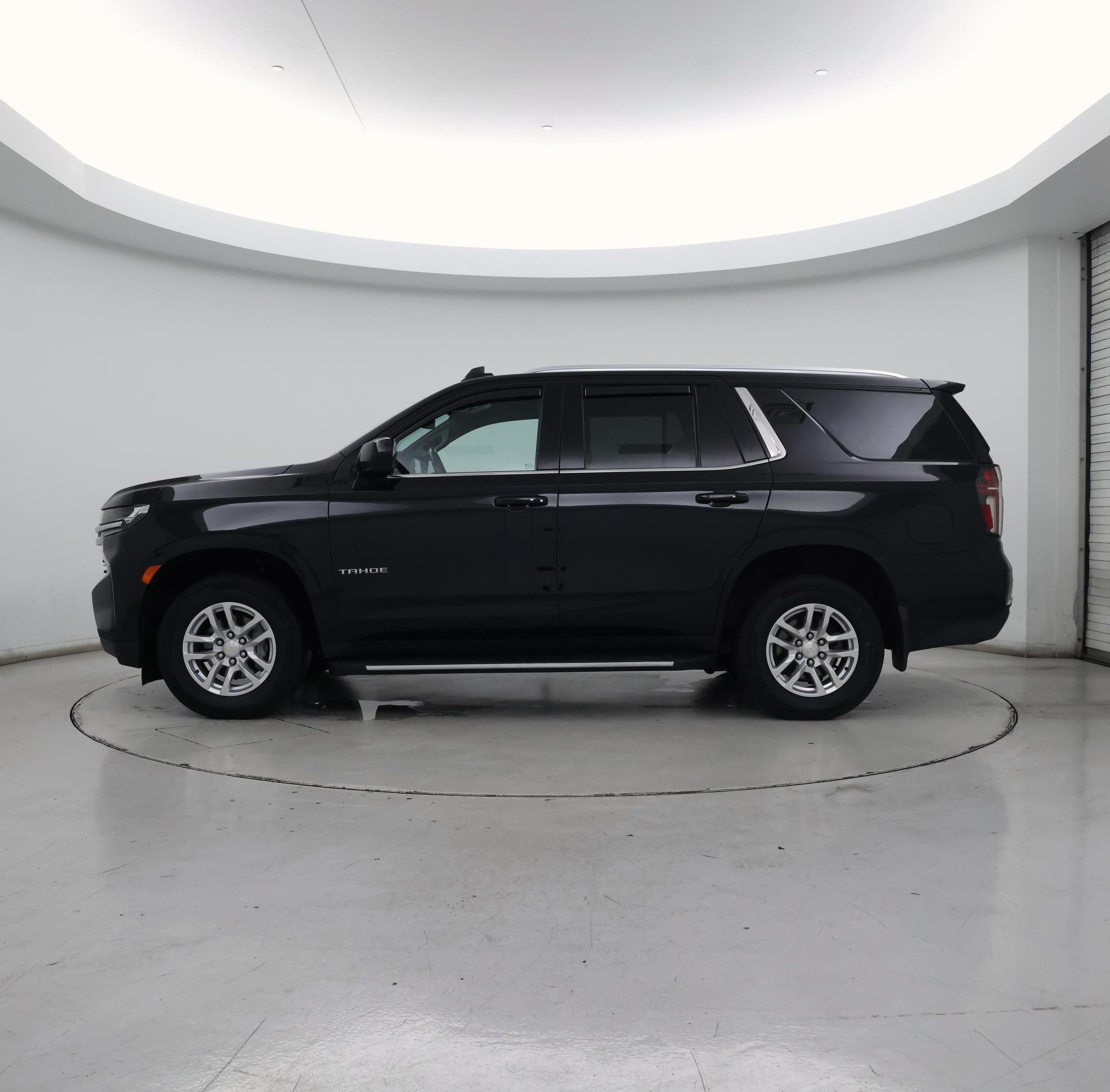 Thumbnail: 2021 Chevrolet Tahoe - 3