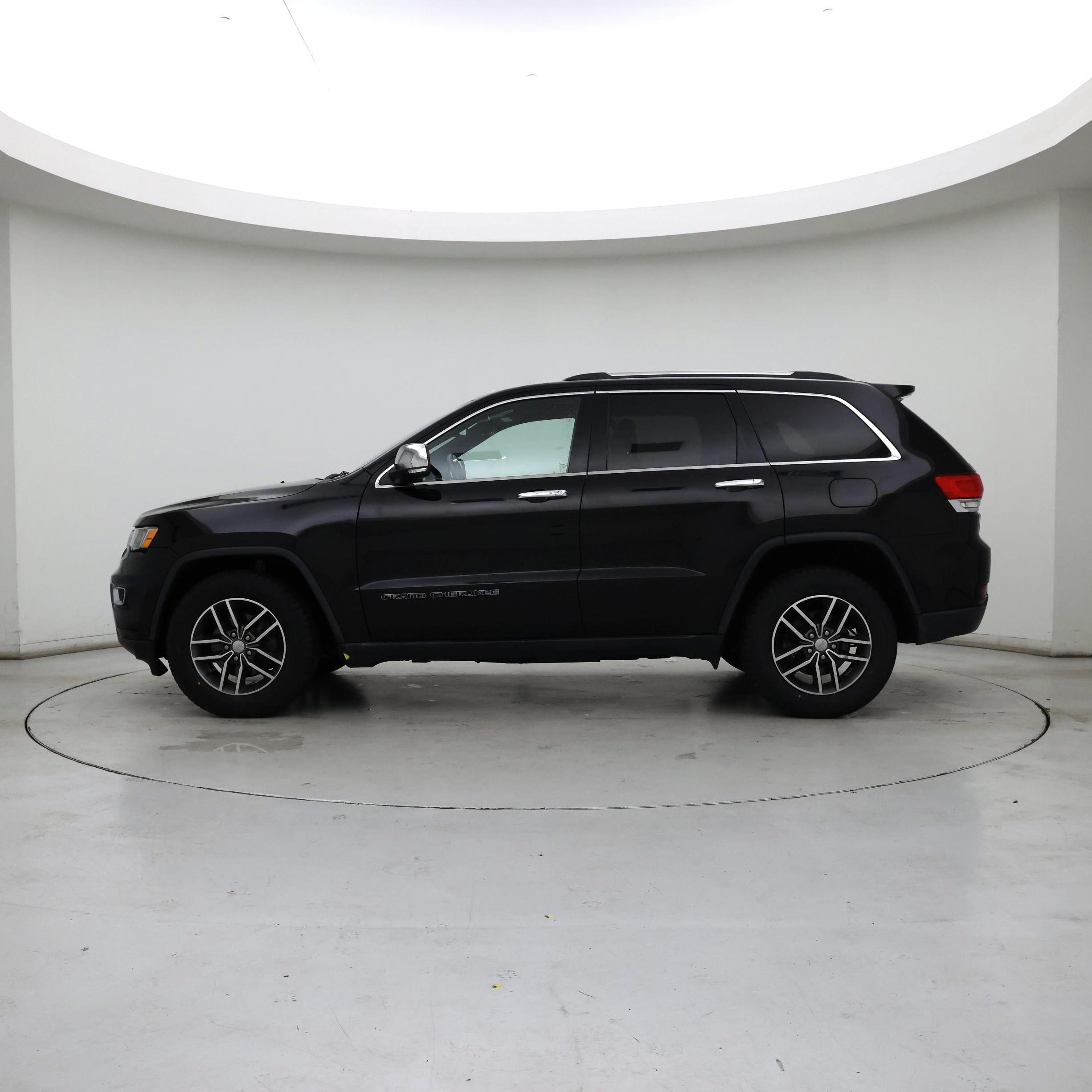Thumbnail: 2017 Jeep Grand Cherokee - 3