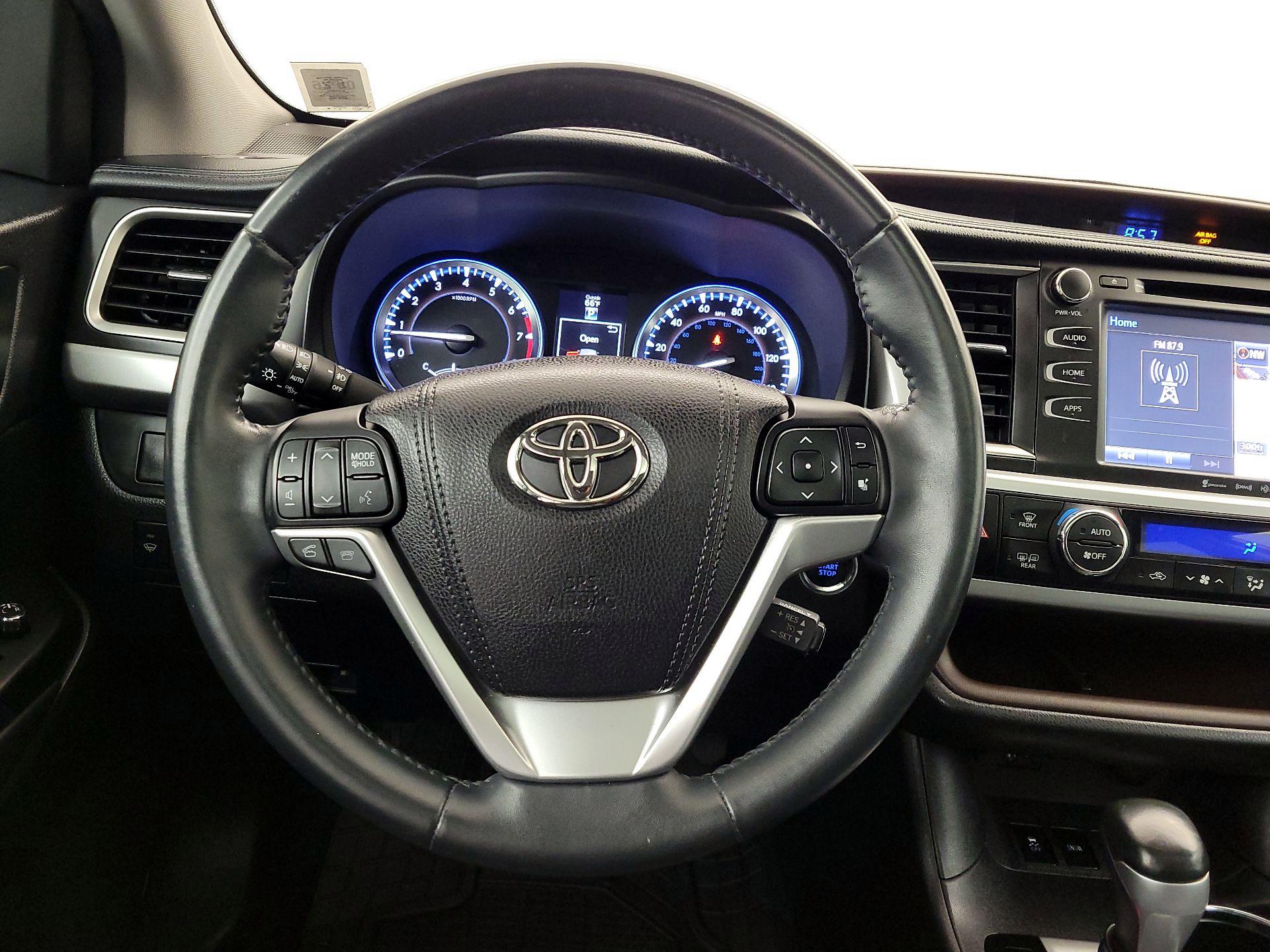 Thumbnail: 2016 Toyota Highlander - 10