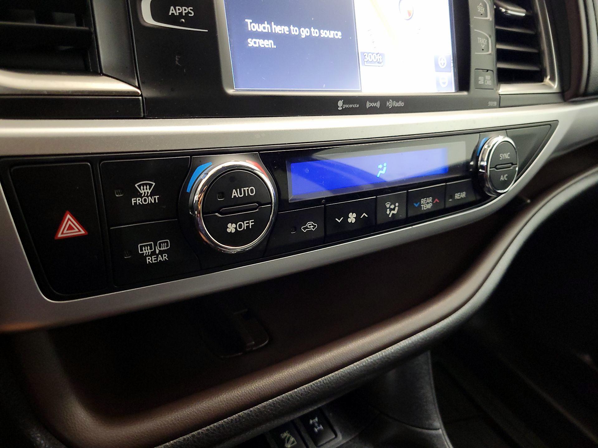 Thumbnail: 2016 Toyota Highlander - 17