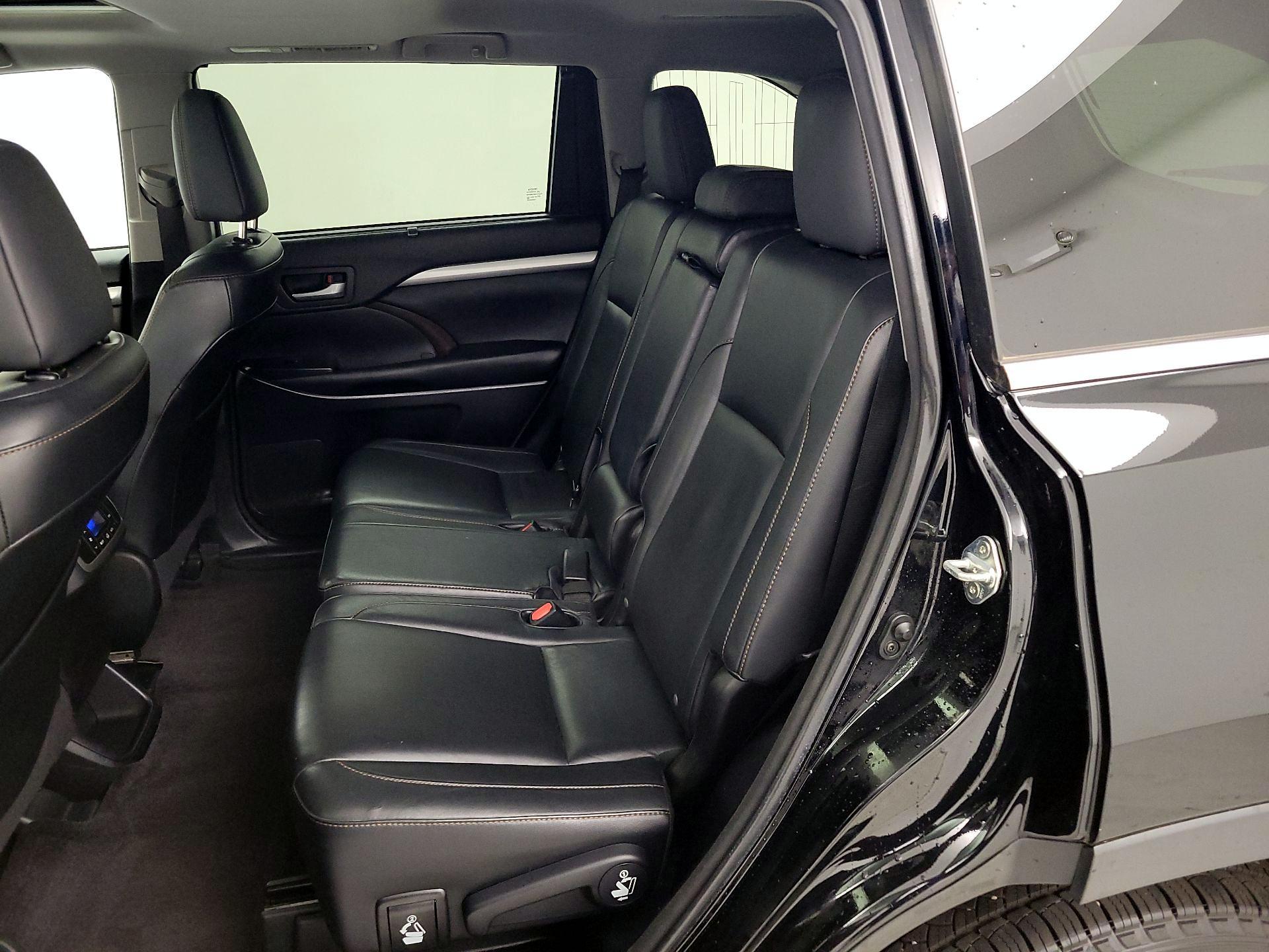 Thumbnail: 2016 Toyota Highlander - 20
