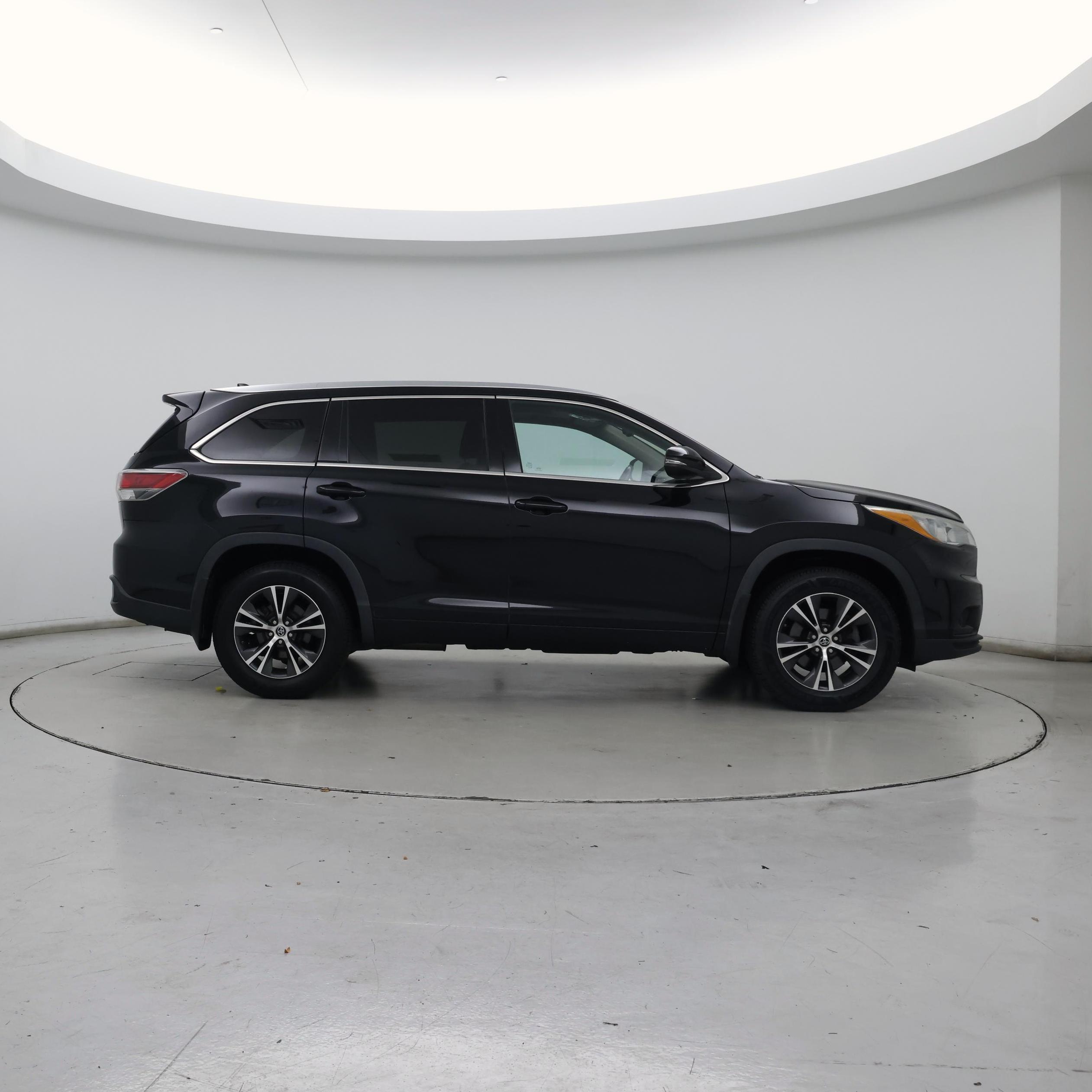 Thumbnail: 2016 Toyota Highlander - 7