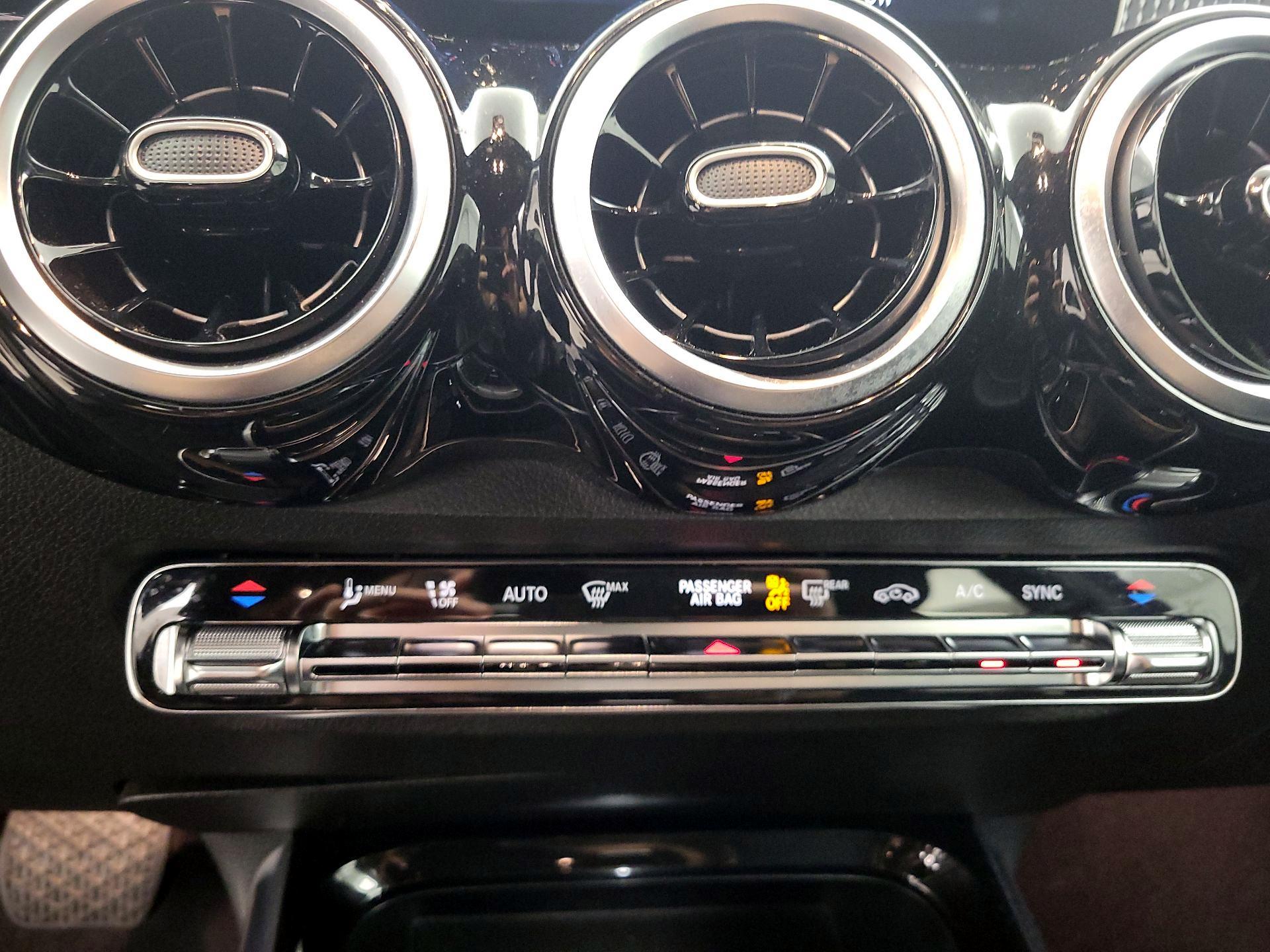 Thumbnail: 2020 Mercedes-Benz GLB - 16