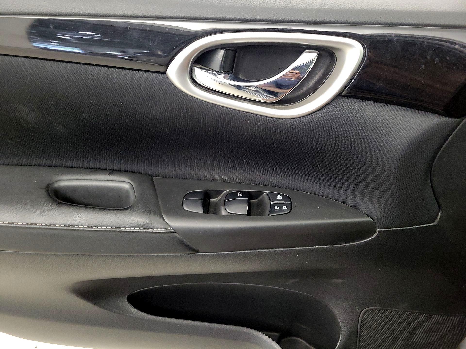 Thumbnail: 2019 Nissan Sentra - 12