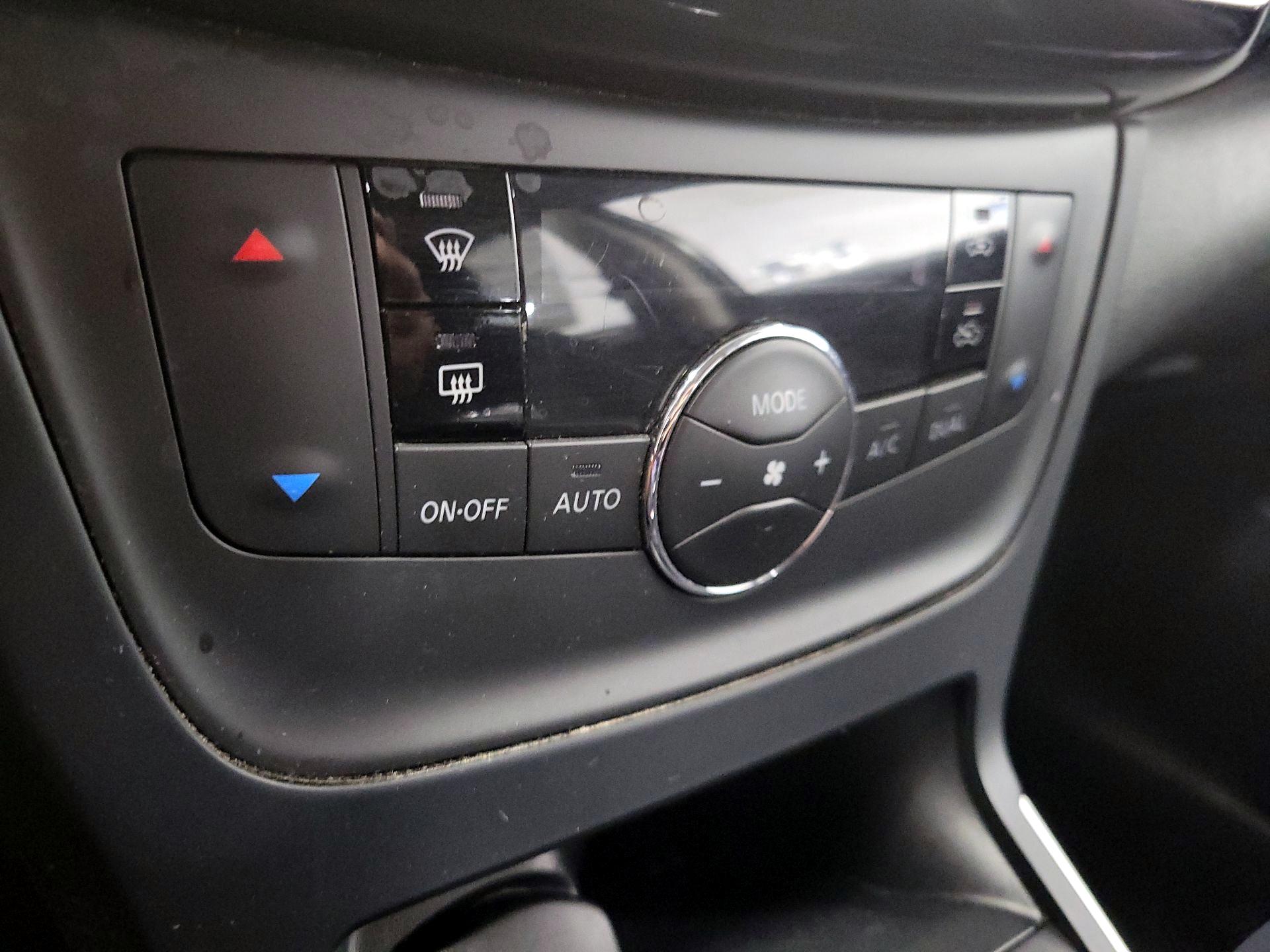 Thumbnail: 2019 Nissan Sentra - 16