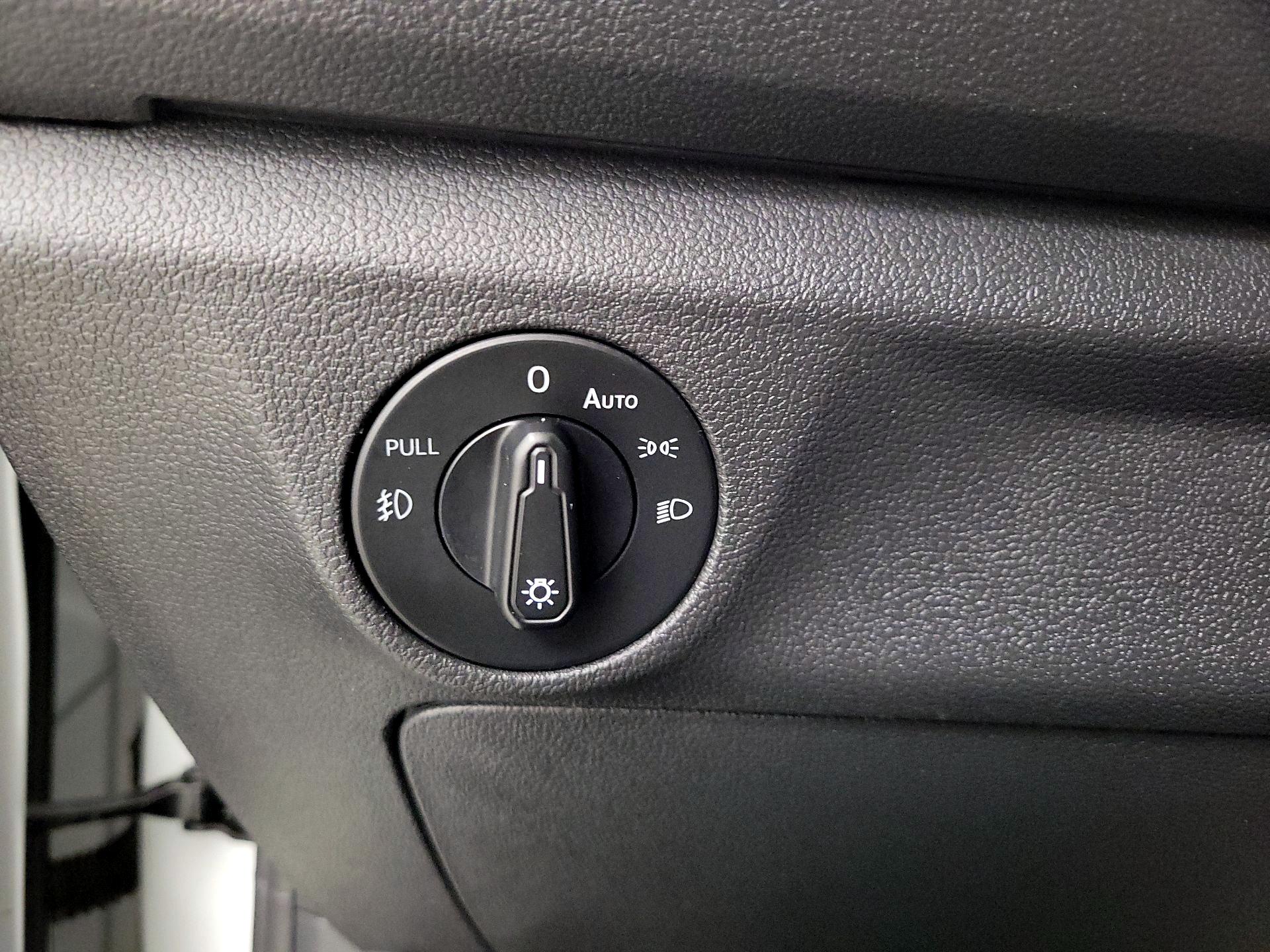 Thumbnail: 2019 Volkswagen Jetta - 13