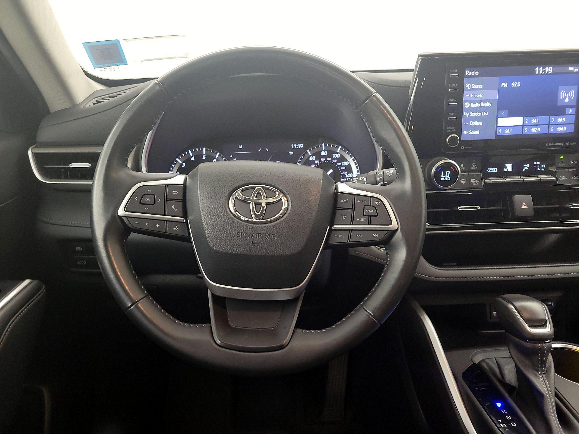 Thumbnail: 2022 Toyota Highlander - 10
