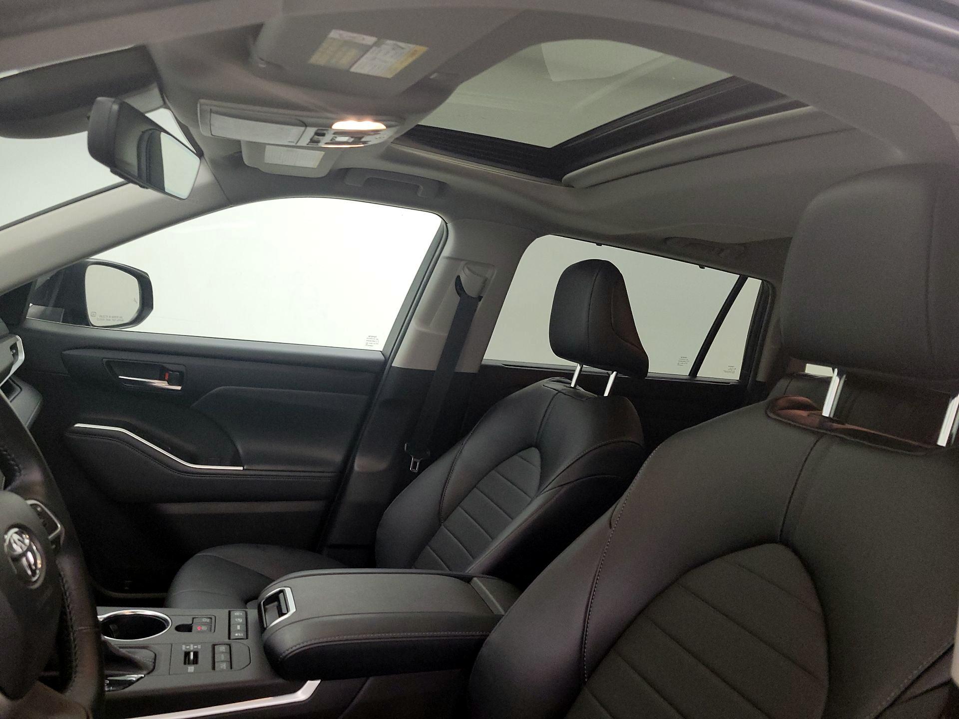 Thumbnail: 2022 Toyota Highlander - 19