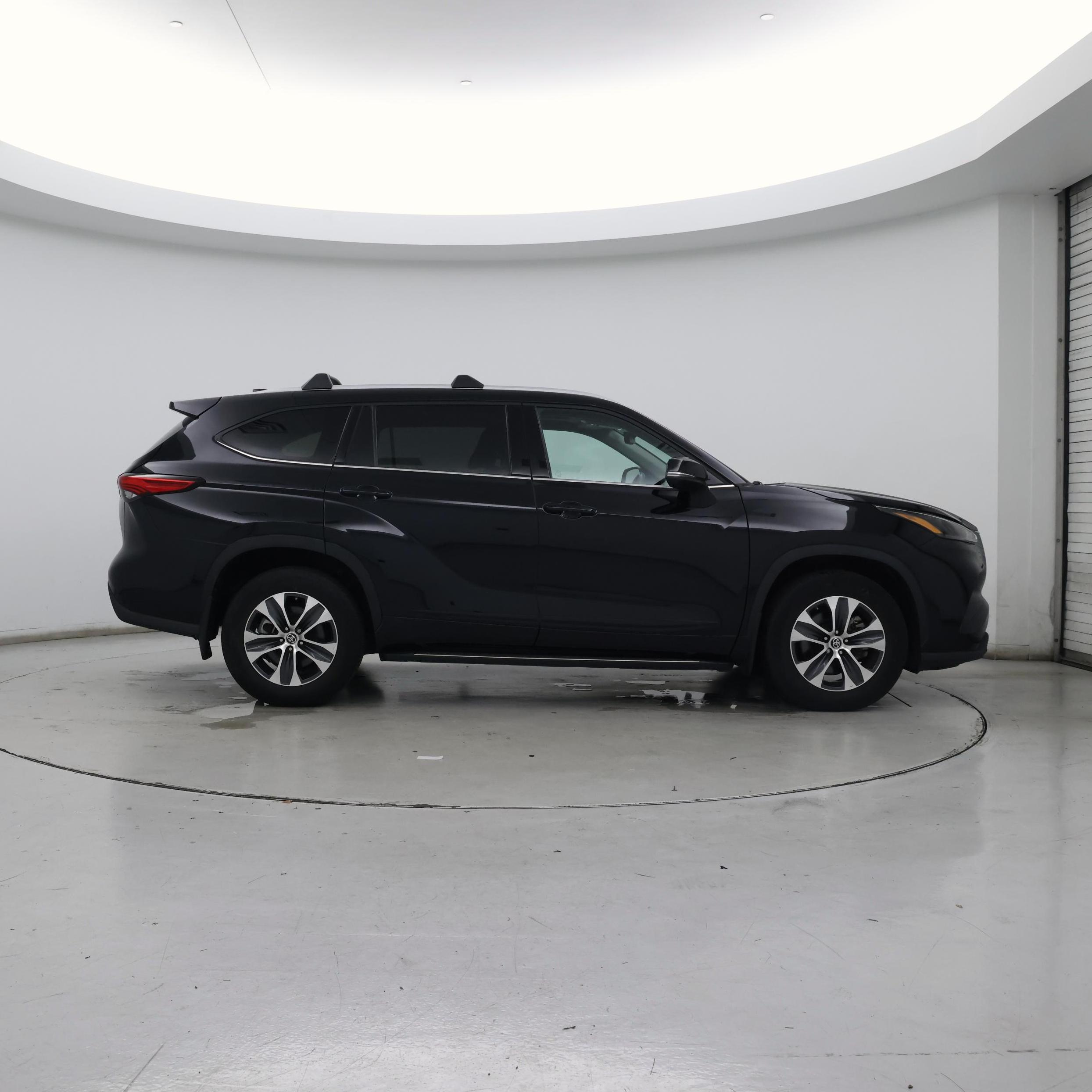 Thumbnail: 2022 Toyota Highlander - 7