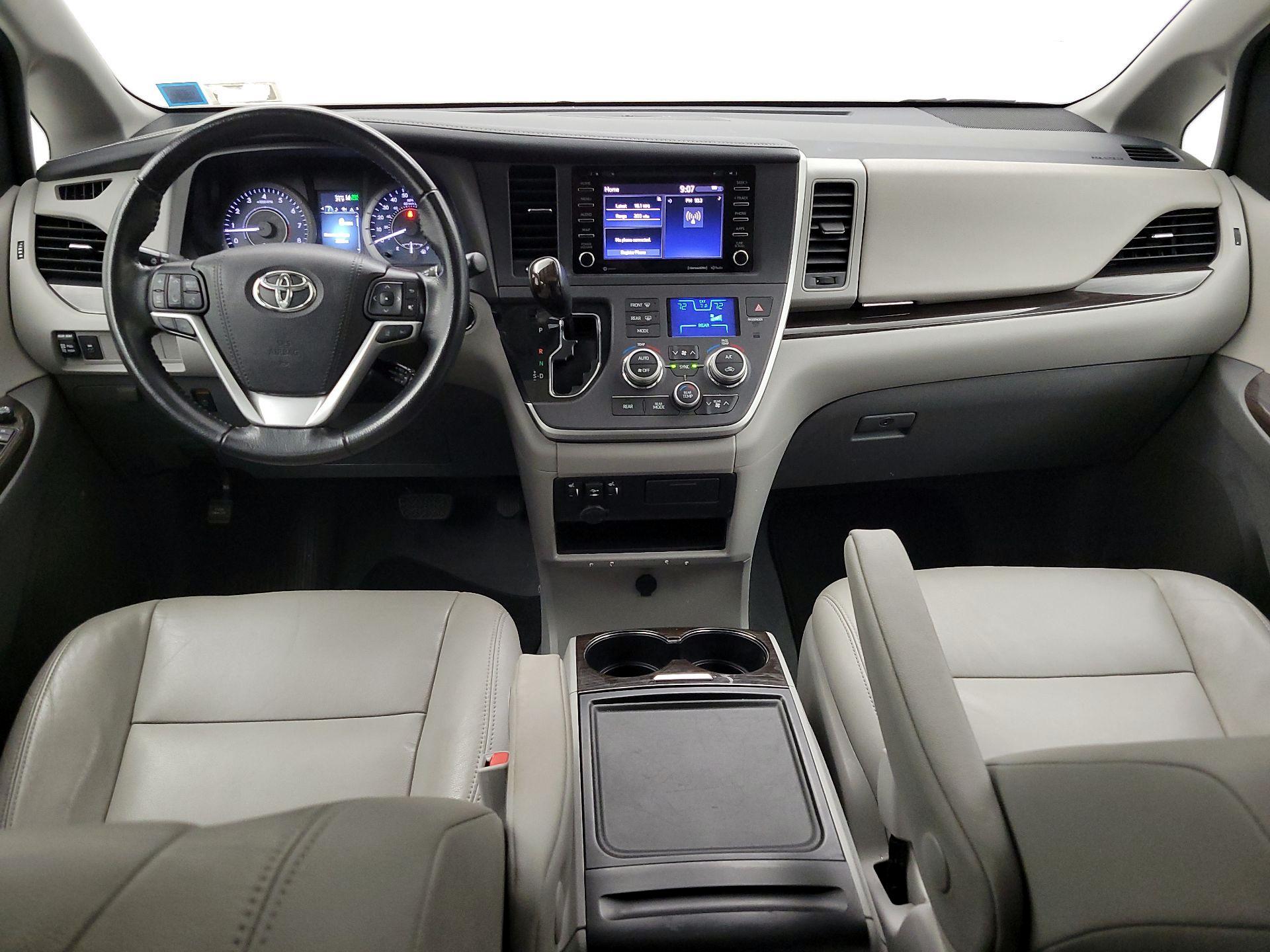 Thumbnail: 2020 Toyota Sienna - 9