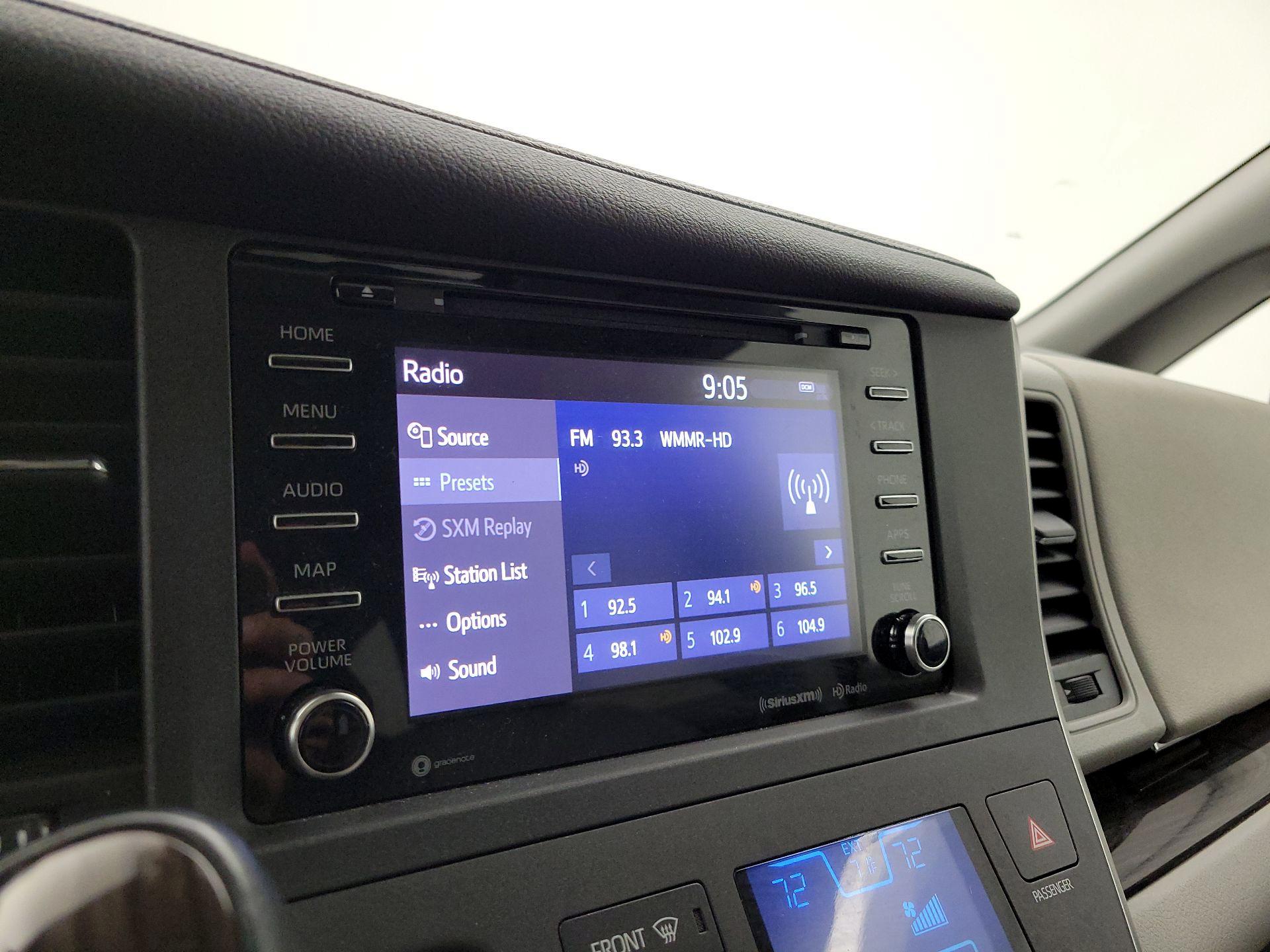 Thumbnail: 2020 Toyota Sienna - 15