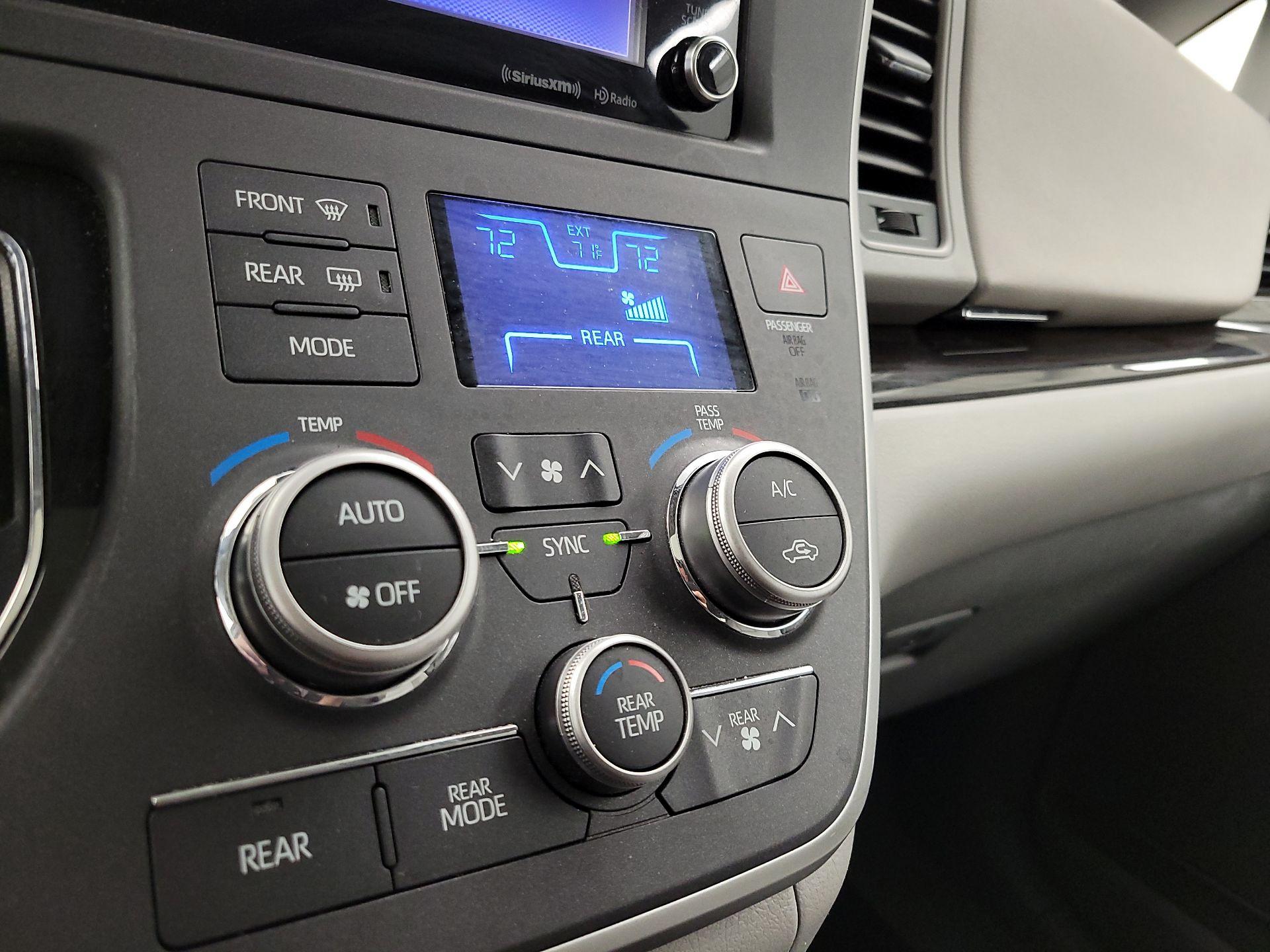 Thumbnail: 2020 Toyota Sienna - 16