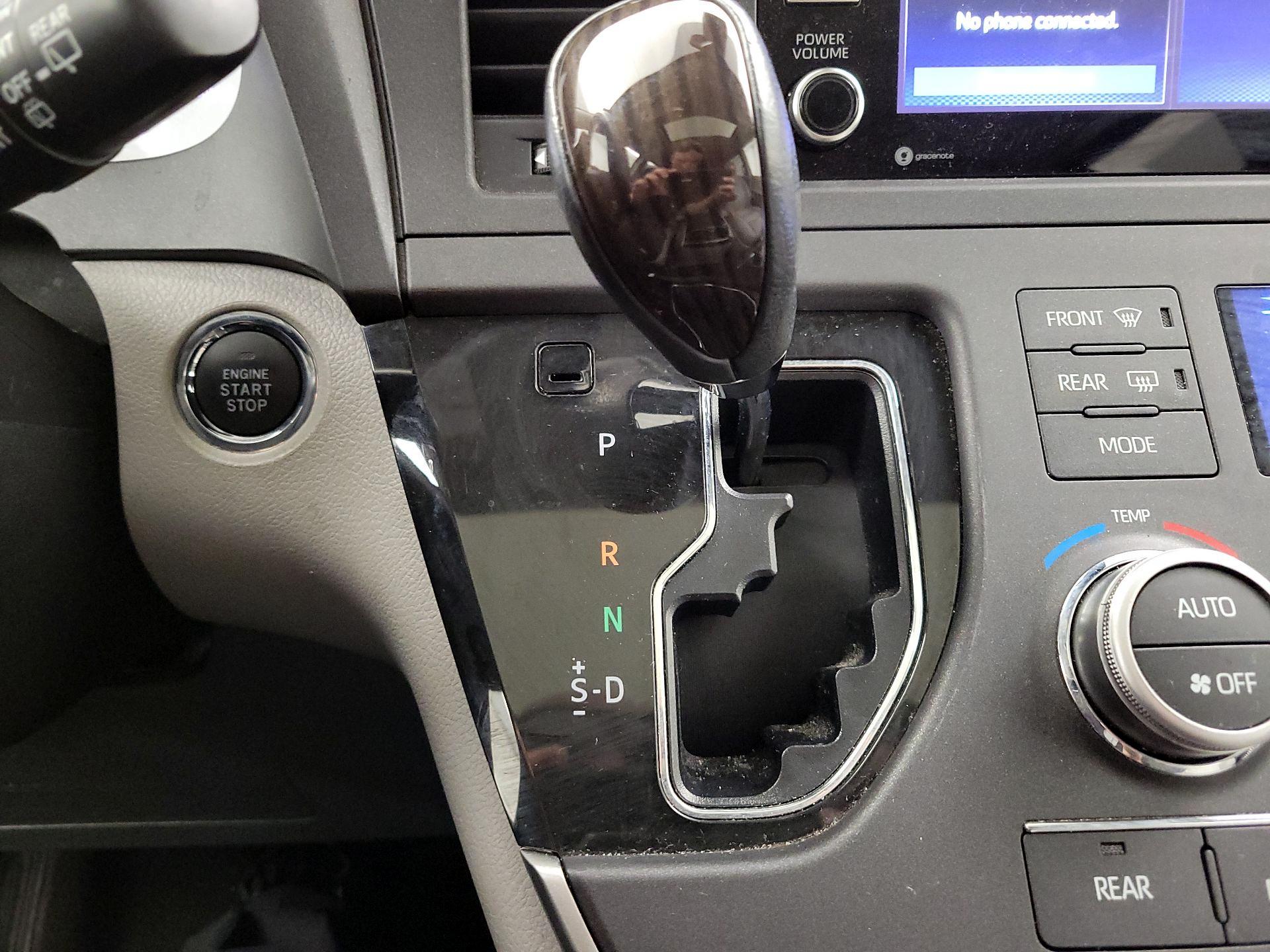 Thumbnail: 2020 Toyota Sienna - 17