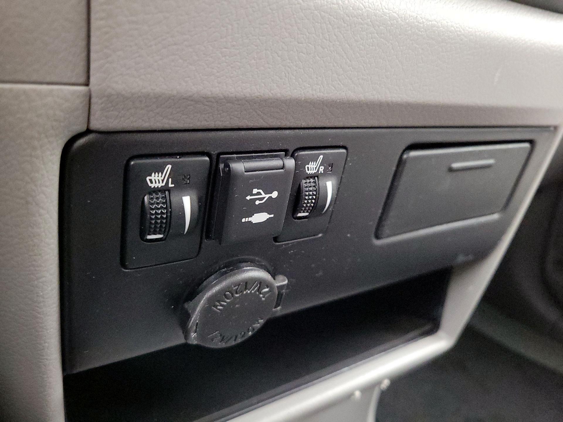 Thumbnail: 2020 Toyota Sienna - 18
