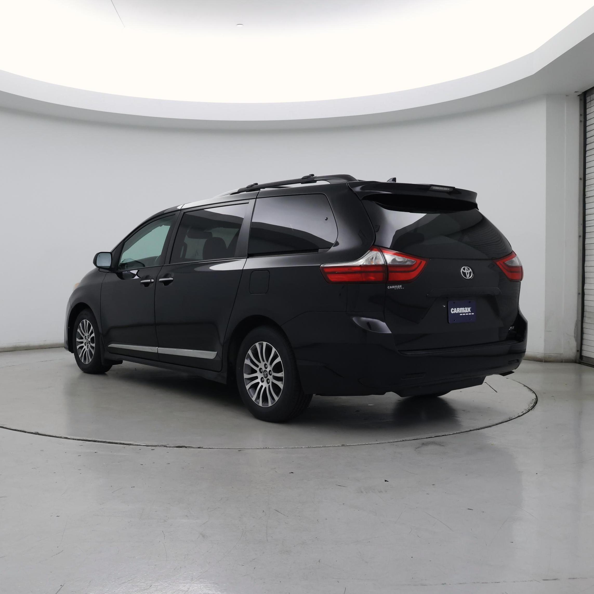 Thumbnail: 2020 Toyota Sienna - 2